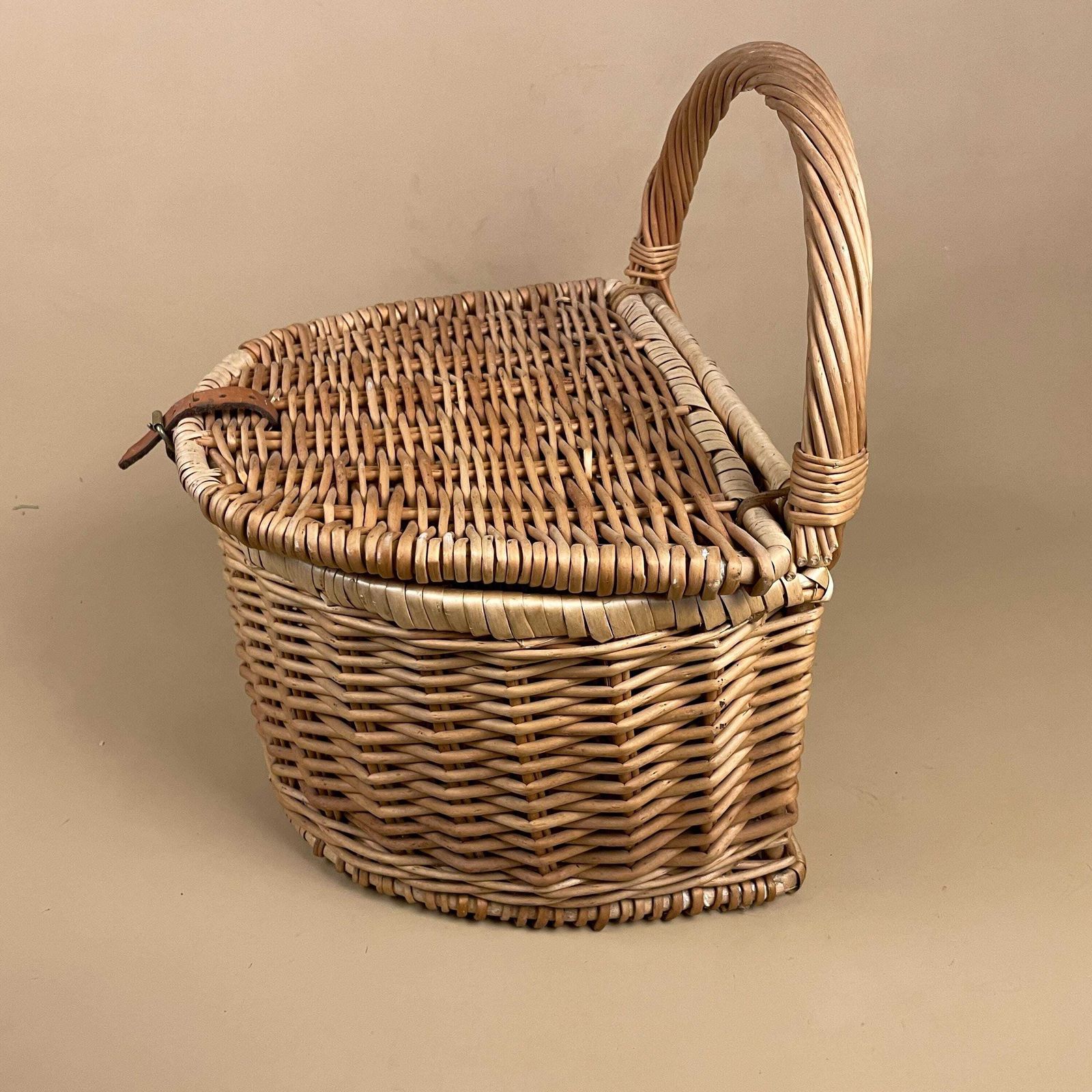 Vintage Semi Circle Basket Woven Wicker Hamper Picnic Basket Lid Buckle Closure Handle Cottage Farmhouse Decorative Half Circle Round photo vinterior