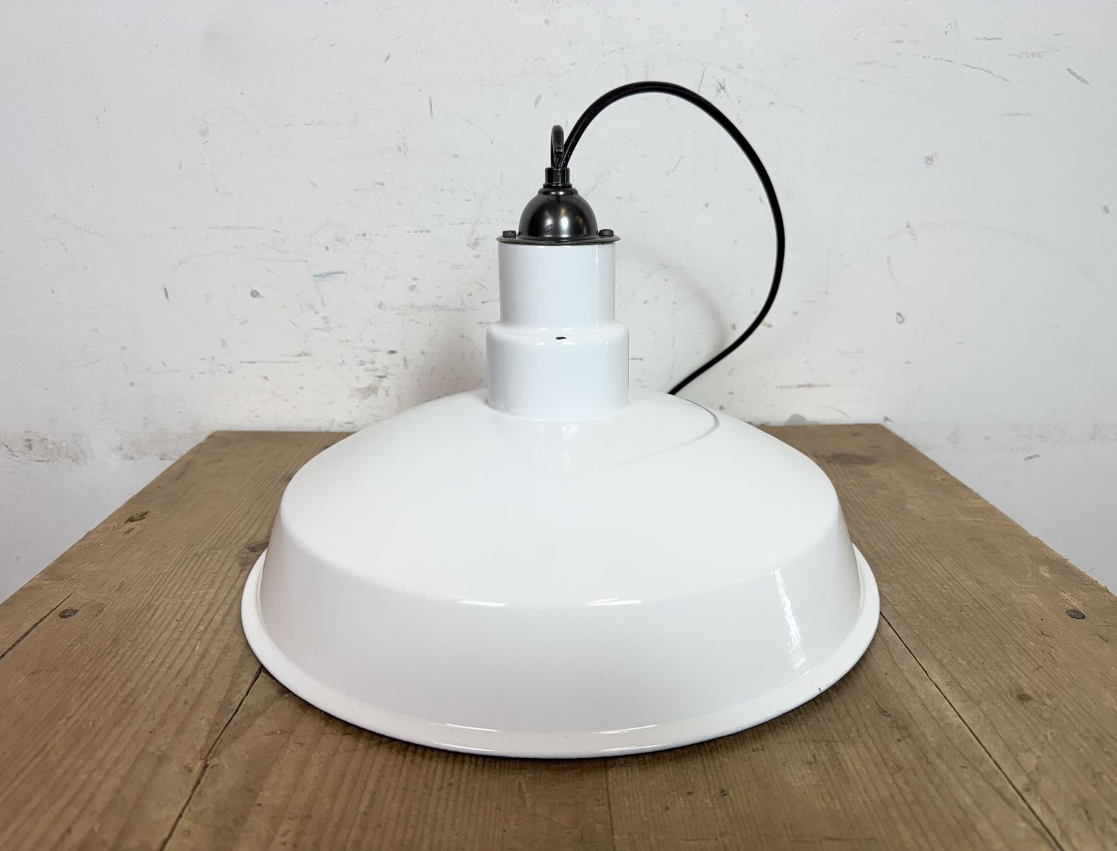 photo furniture Industrial White Enamel Factory Pendant Lamp, 1960s, 4x