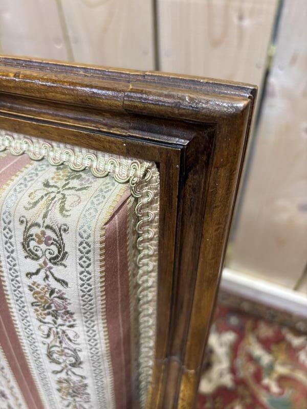 photo furniture Paire De Fauteuils à La Reine De Style Louis XVI