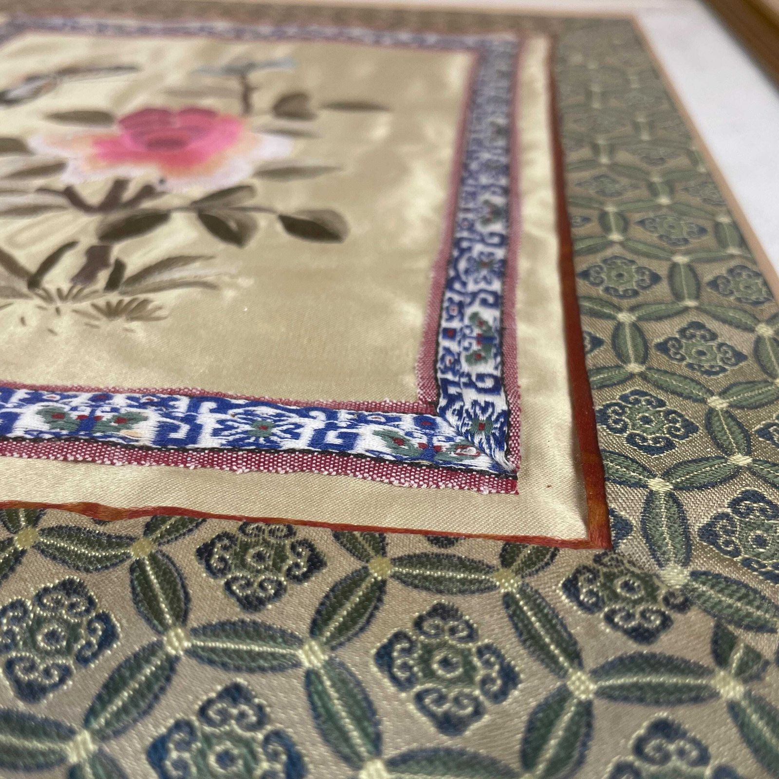 photo furniture Oriental Embroidered Silk Floral Butterfly Art Artwork Green Pink Picture Gold Frame Chinese Asian Fabric Antique Original