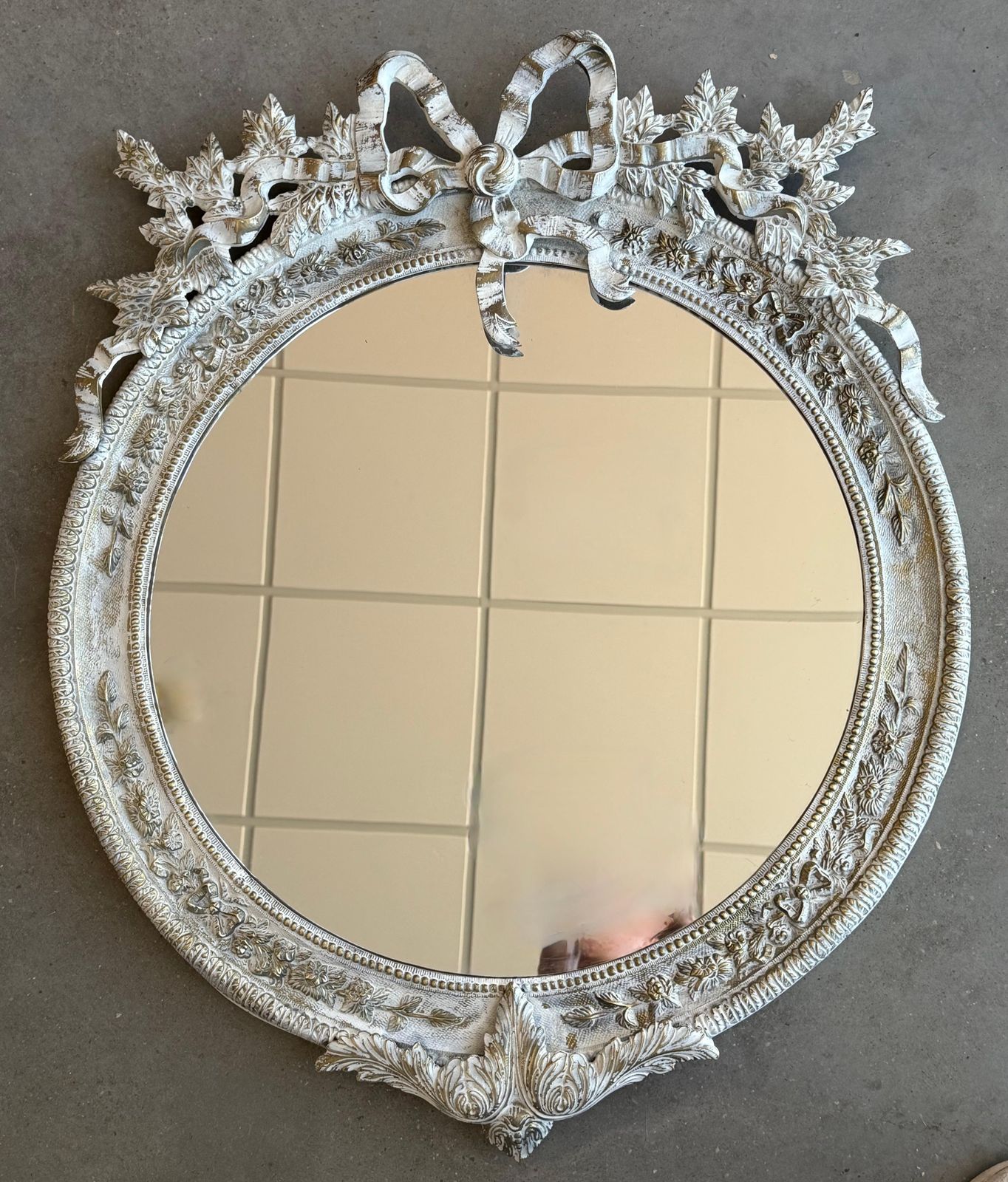 Miroir mural rond de style Rococo, bronze doré et blanc photo furniture