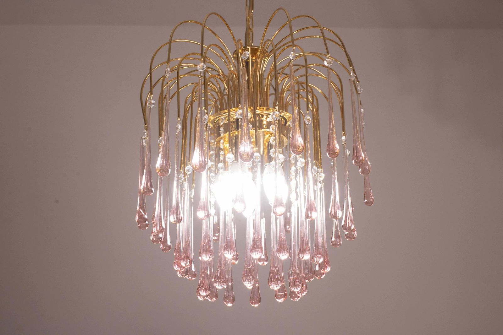 photo vinterior Lady Michelle, Large Size Pink Drops Murano Glass And Crystal Chandelier, 1980s