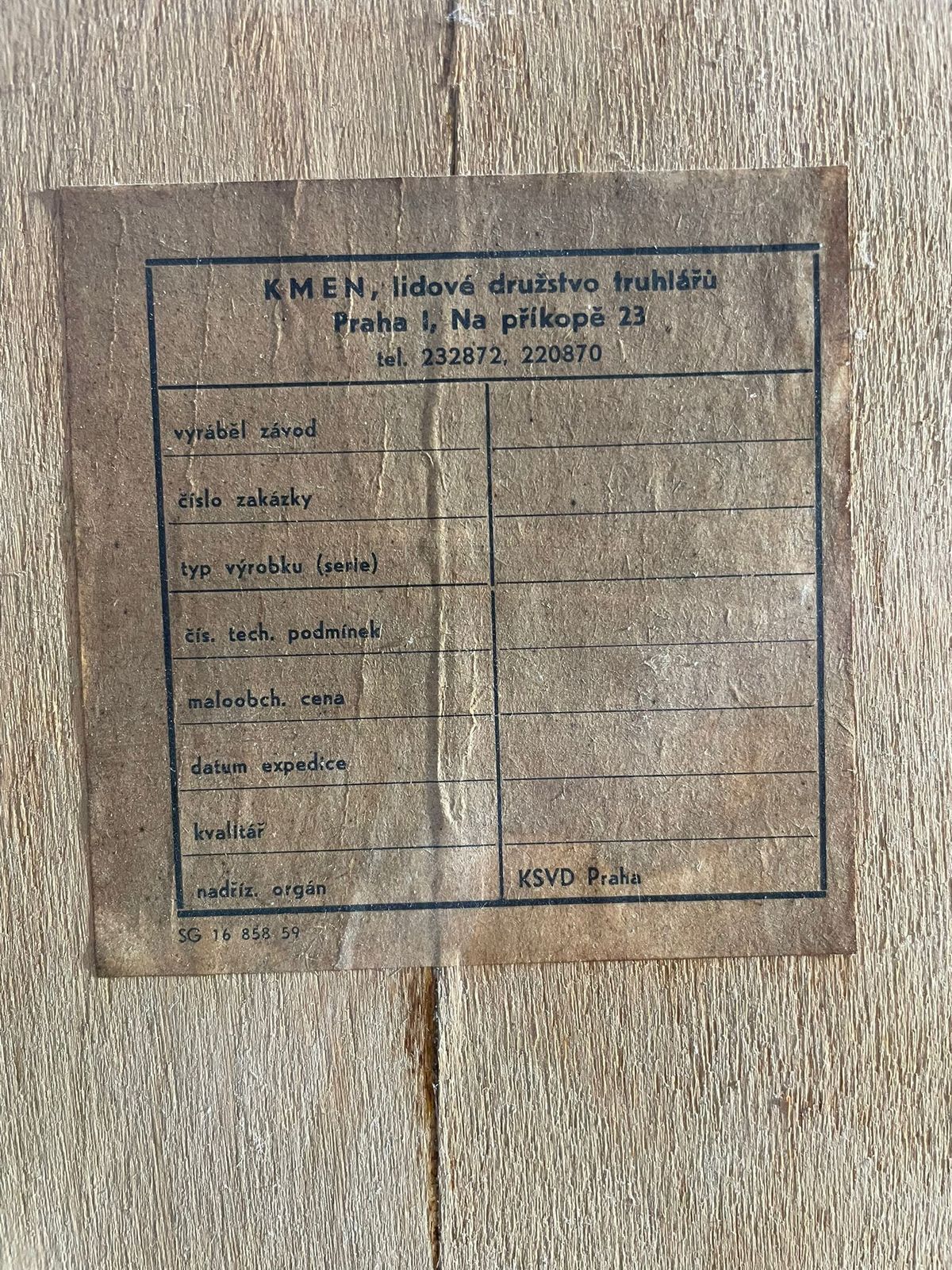 photo furniture Grote Keukendressoir Van Tatra Nábytok, Ca. Jaren 1960