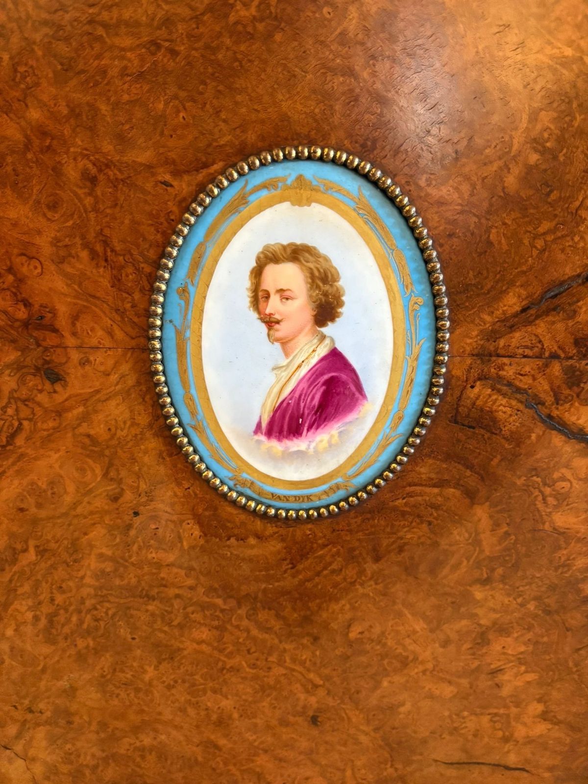 photo vintage Outstanding Quality Antique 19th Century Inlaid Burr Walnut Porcelain Mounted Credenza