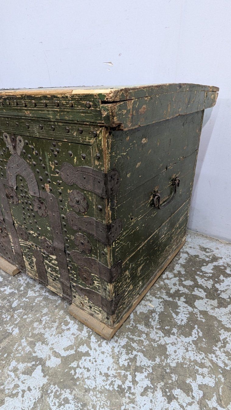 Greek Chest In White Wood And Iron, 19th Century photo vintage
