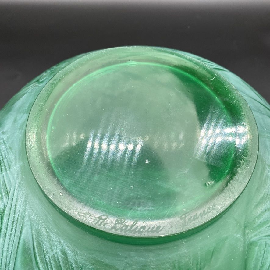 18000.0 A Green Poisson Vase By R.Lalique photo