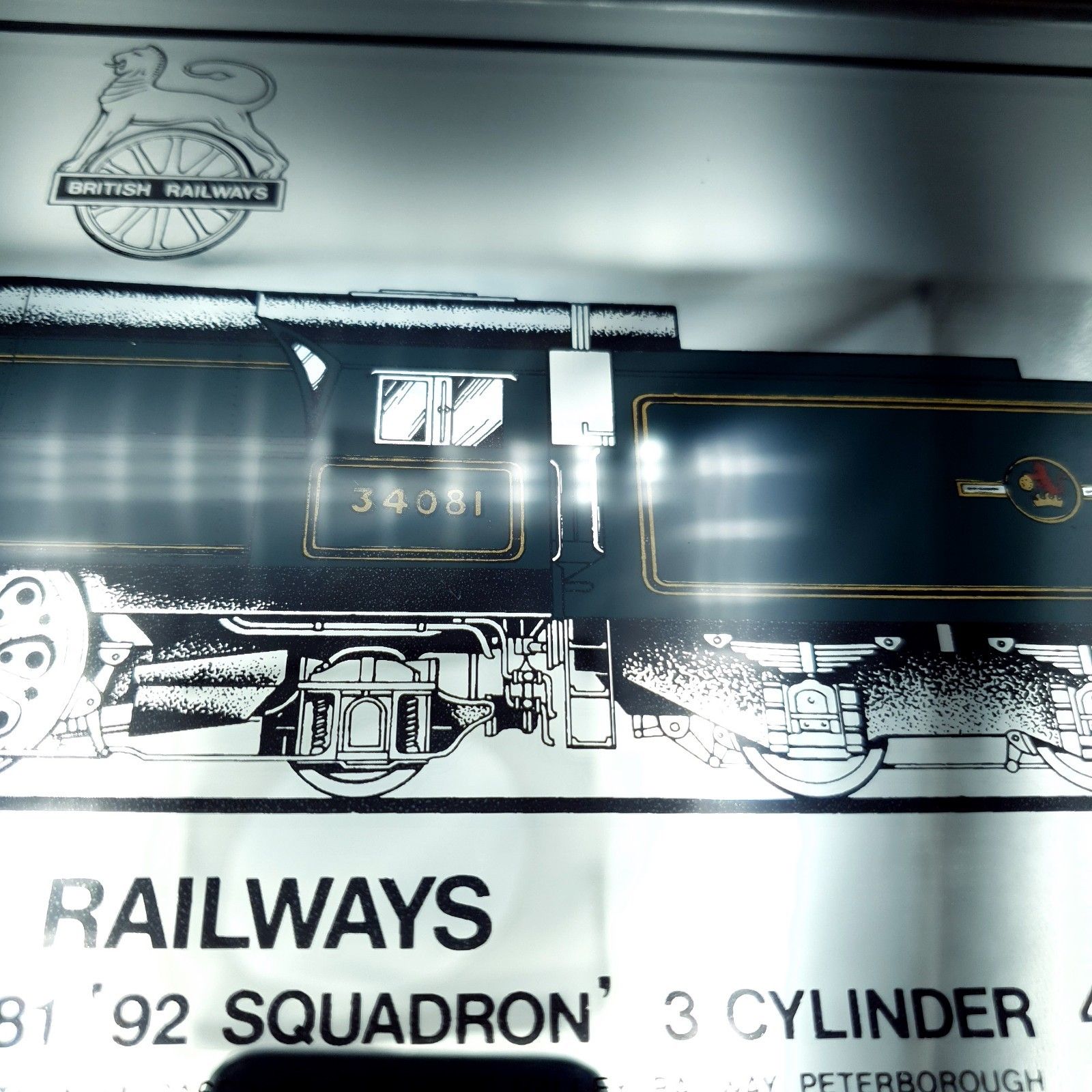 photo vintage Vintage Battle Of Britain 34081 92 Squadron 3 Cylander Train Advertising Mirror
