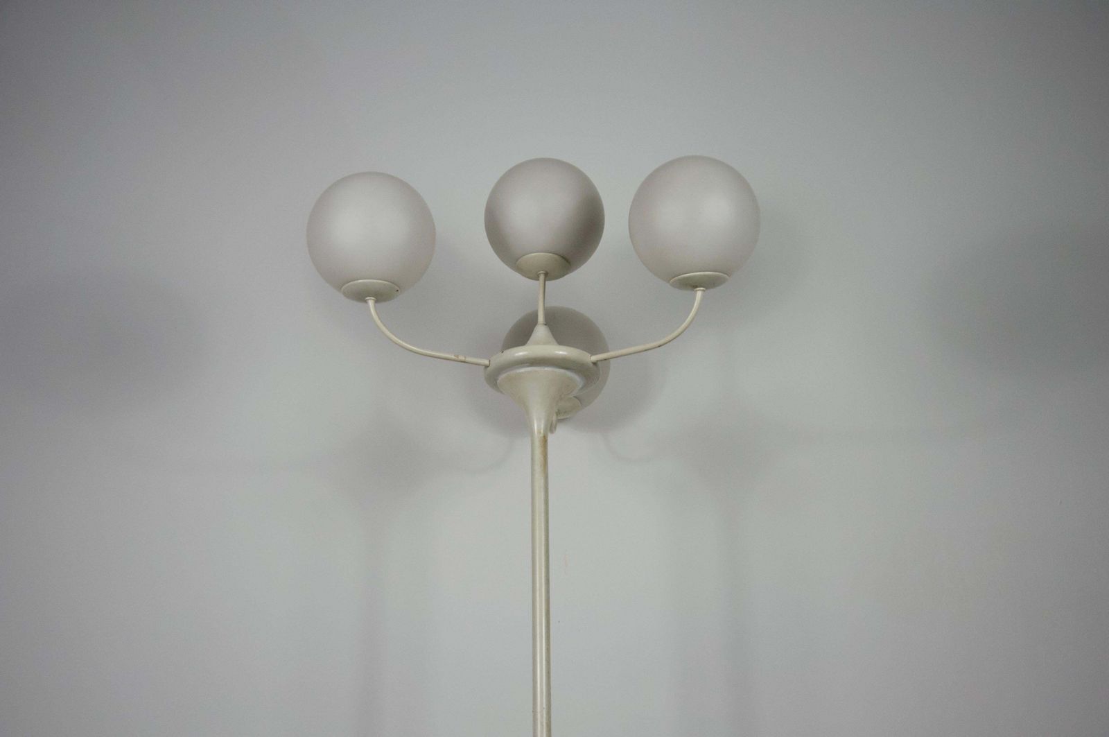 Midcentury White 4 Arm Space Age Floor Lamp By Max Bill For Temde 1960s photo vinterior
