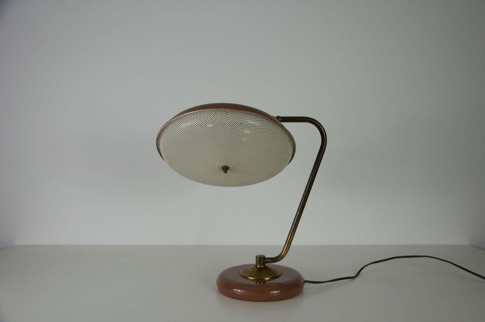 photo furniture Mid Century American Brass And Metal Table Lamp, 1960s