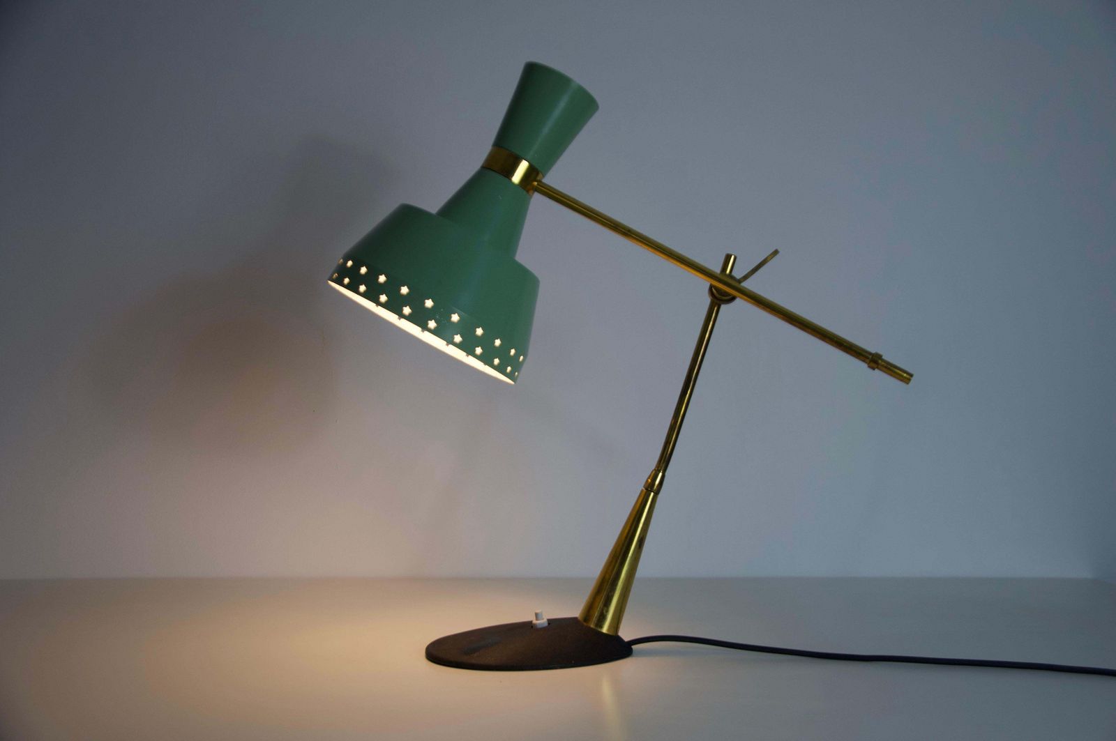 photo vintage Mid Century Italian Brass And Metal Table Lamp, 1960s