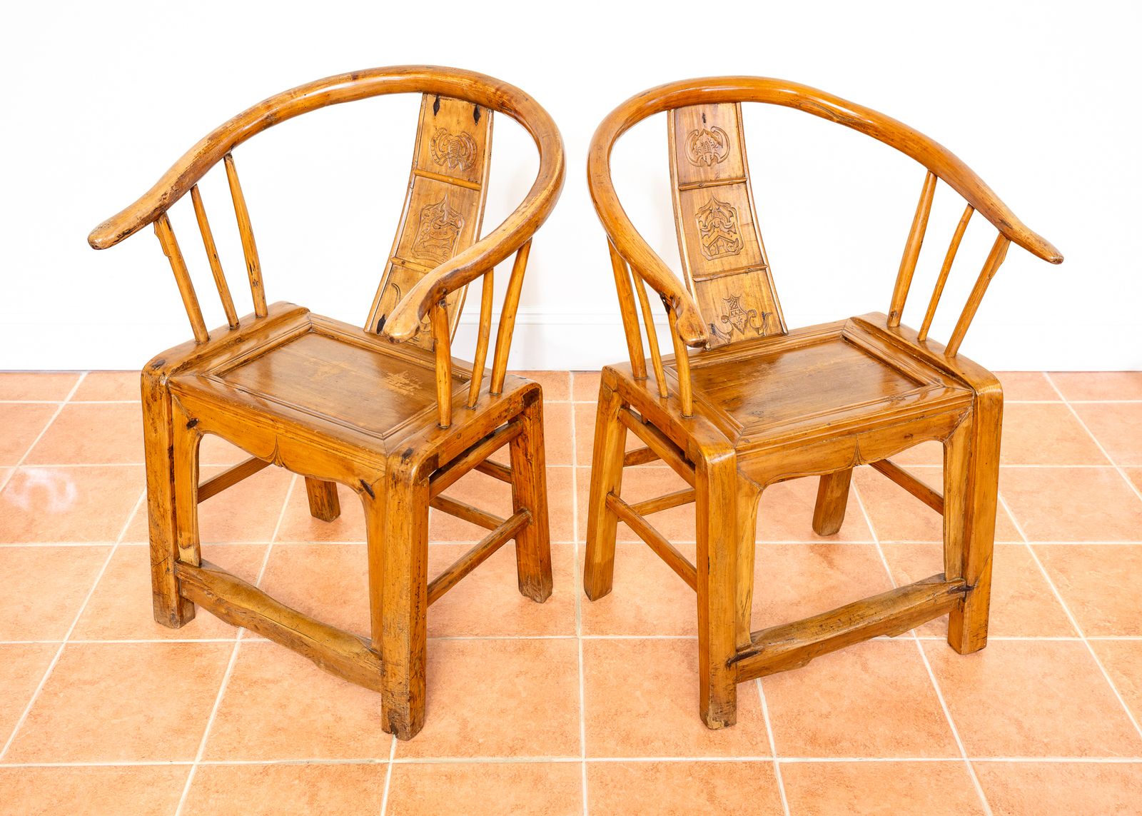 Pair Of Blonde Antique Chinese Armchairs Horseshoe Carved Motifs Country Grand Tutor Orienta.L Hall Throne Chairs Bohemian Country House photo vinterior
