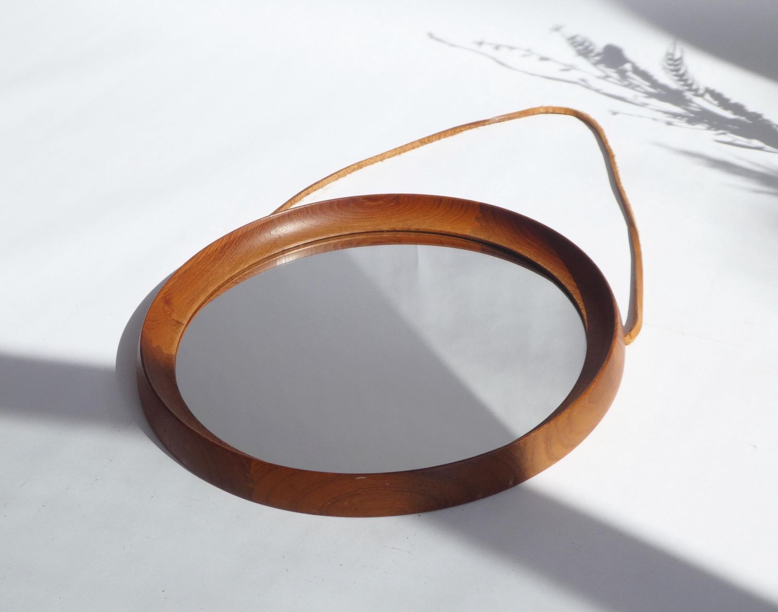 Mid Century Round Teak Mirror With Leather Cord, Scandinavian Modern Wooden Wall Mirror, Danish Design photo vintage