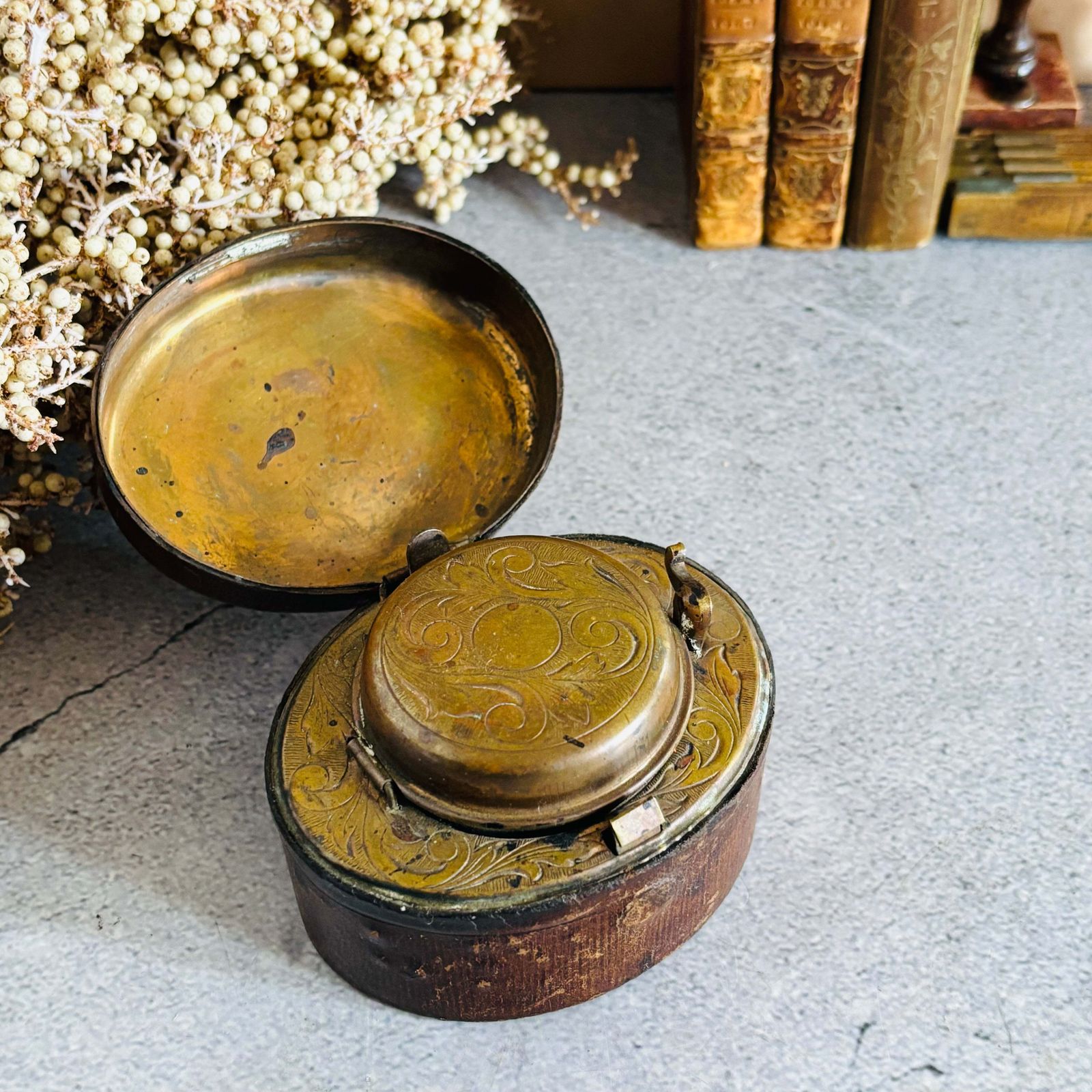 Large Victorian Oval Leather Covered Traveling Inkwell photo furniture