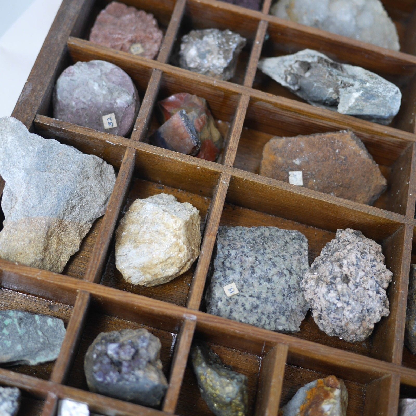 Vintage Collection Rocks Geodes Minerals Stones Crystals Wood Tray #102915 photo vintage