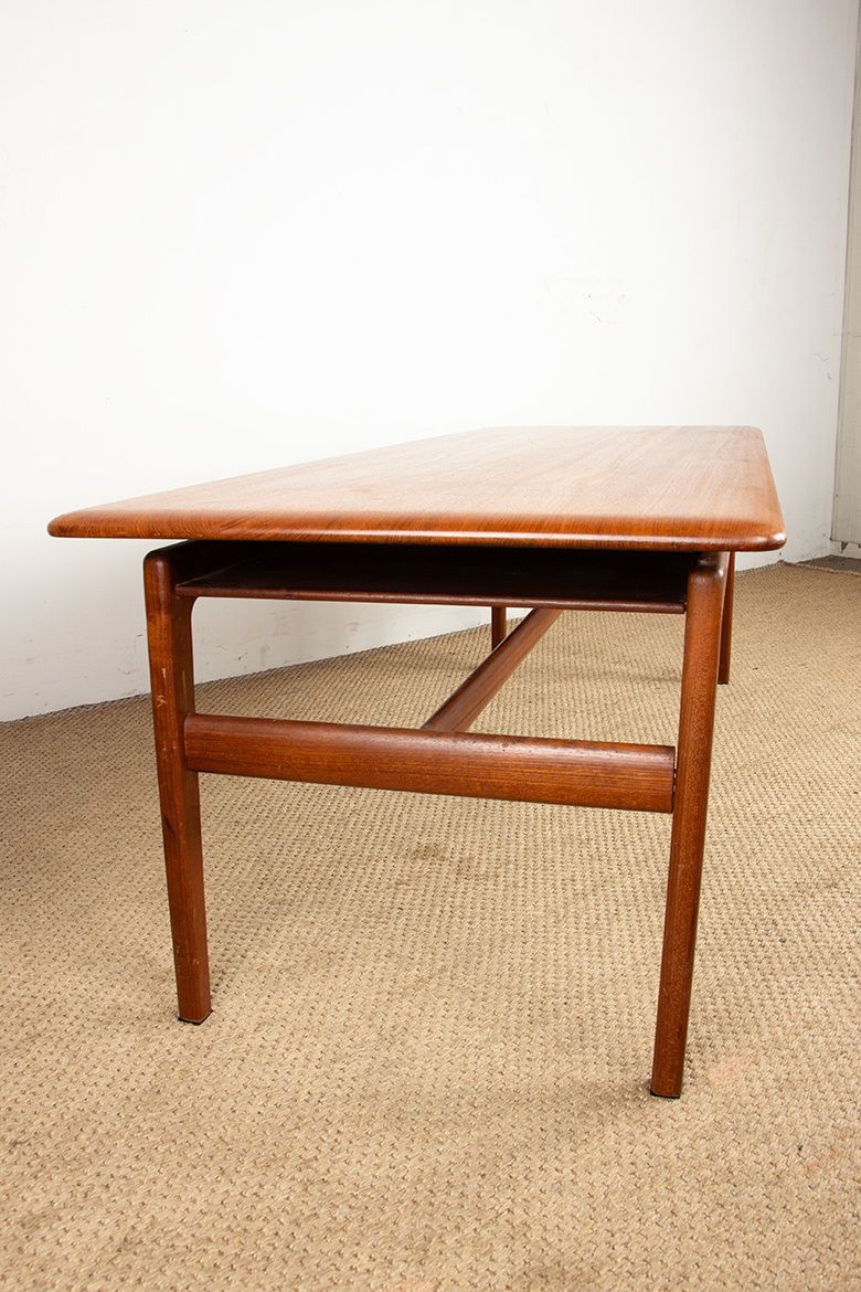 photo furniture Grande table basse danoise en teck avec 2 porte-documents latéraux, 1960.
