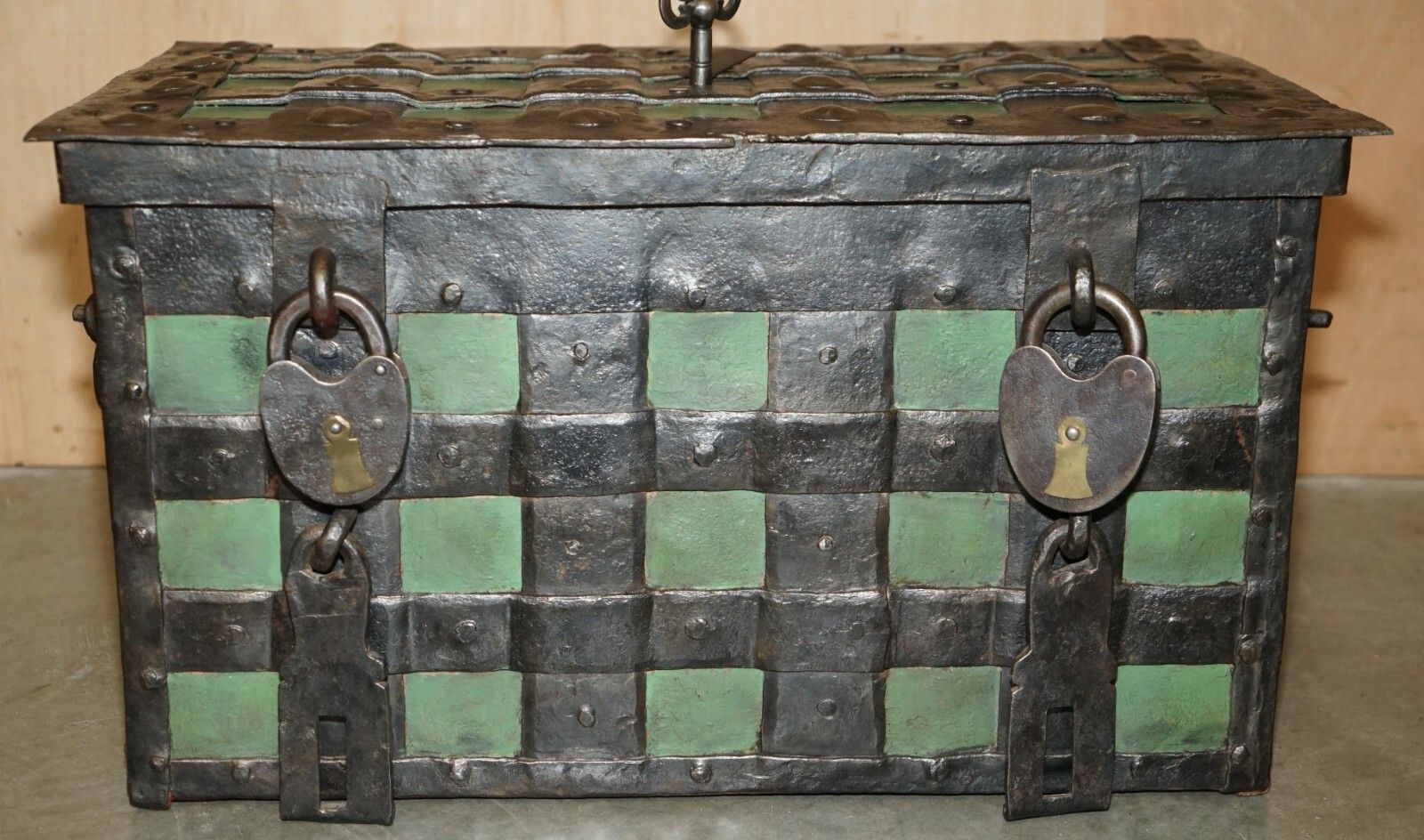 Fine Early 17th Century German Wrought Iron Safe Chest Trunk With Original Key photo buy