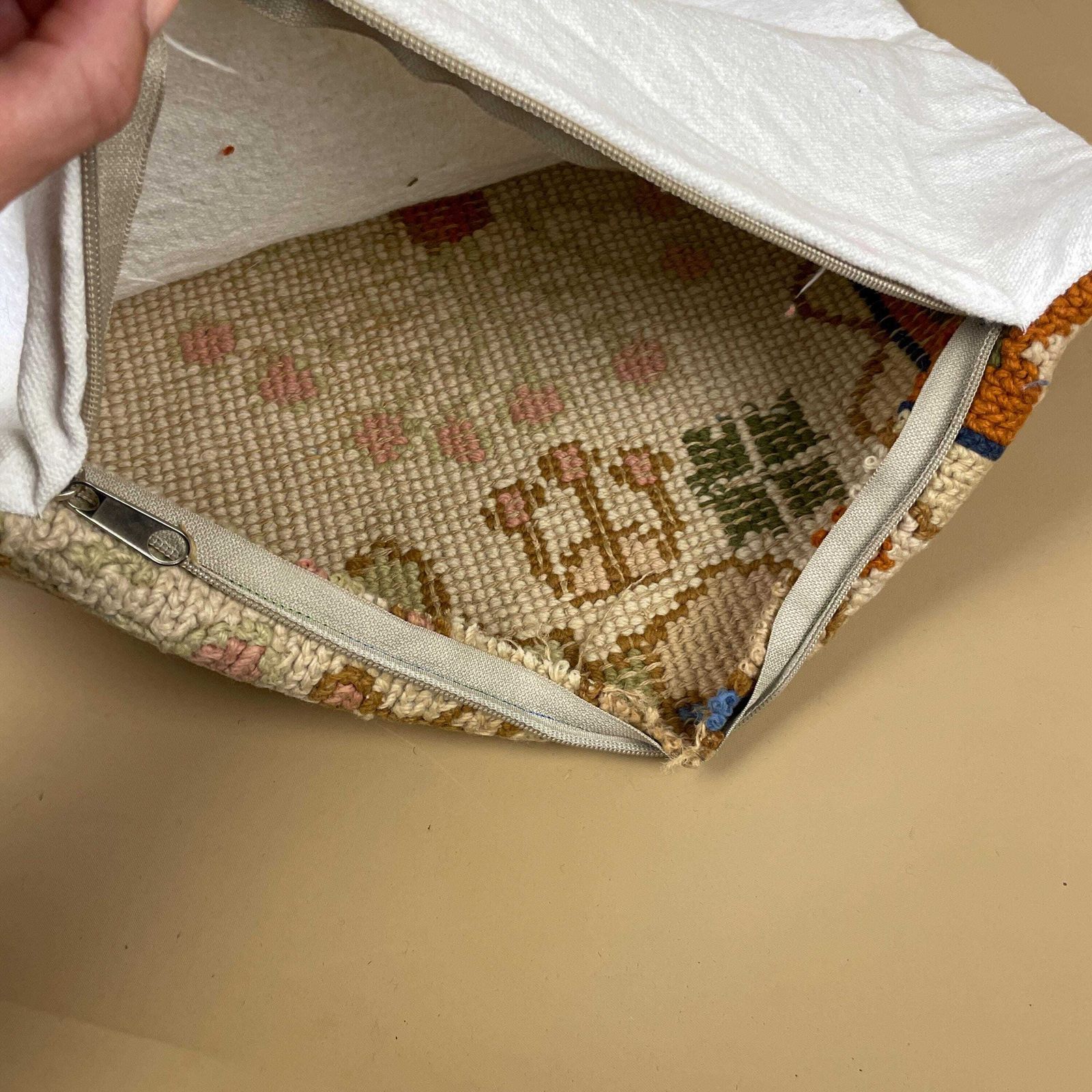 Moroccan Carpet Cushion Antique Kilim Pillow Feather Handmade 48x48cm Floral Bird Feather Filled Handwoven Beige Traditional Square Vintage photo vinterior