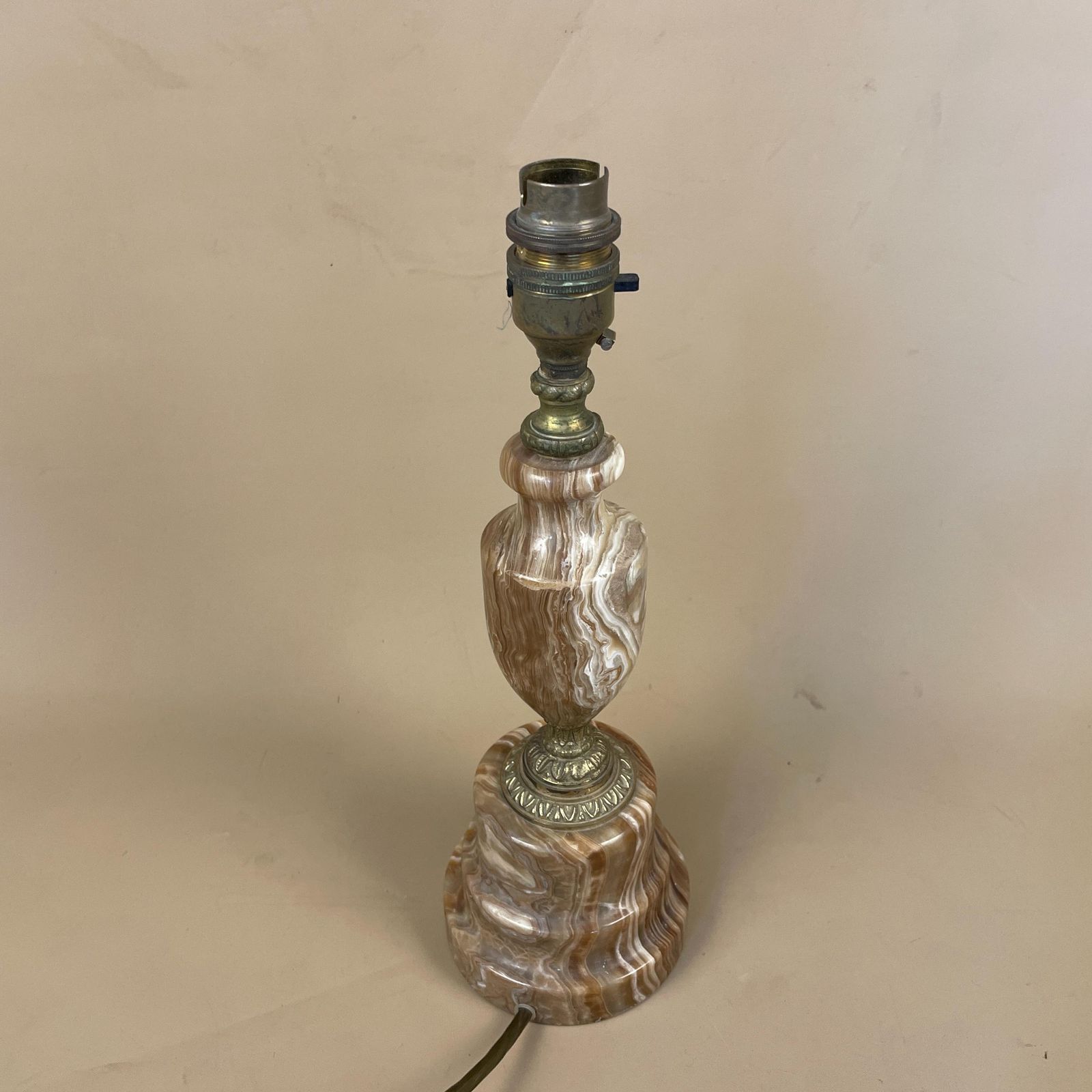 Antique Onyx Marble Lamp Light Cream Brown Gold Brass Metal Ornate Bedside Side Table Marbled Patterned Vintage Stone Heavy Round Medium photo vinterior