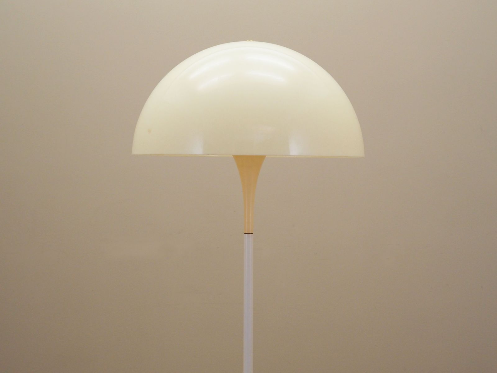 Floor Lamp Panthella, Danish Design, 1970s, Manufacturer: Louis Poulsen, Designer: Verner Panton photo for sale
