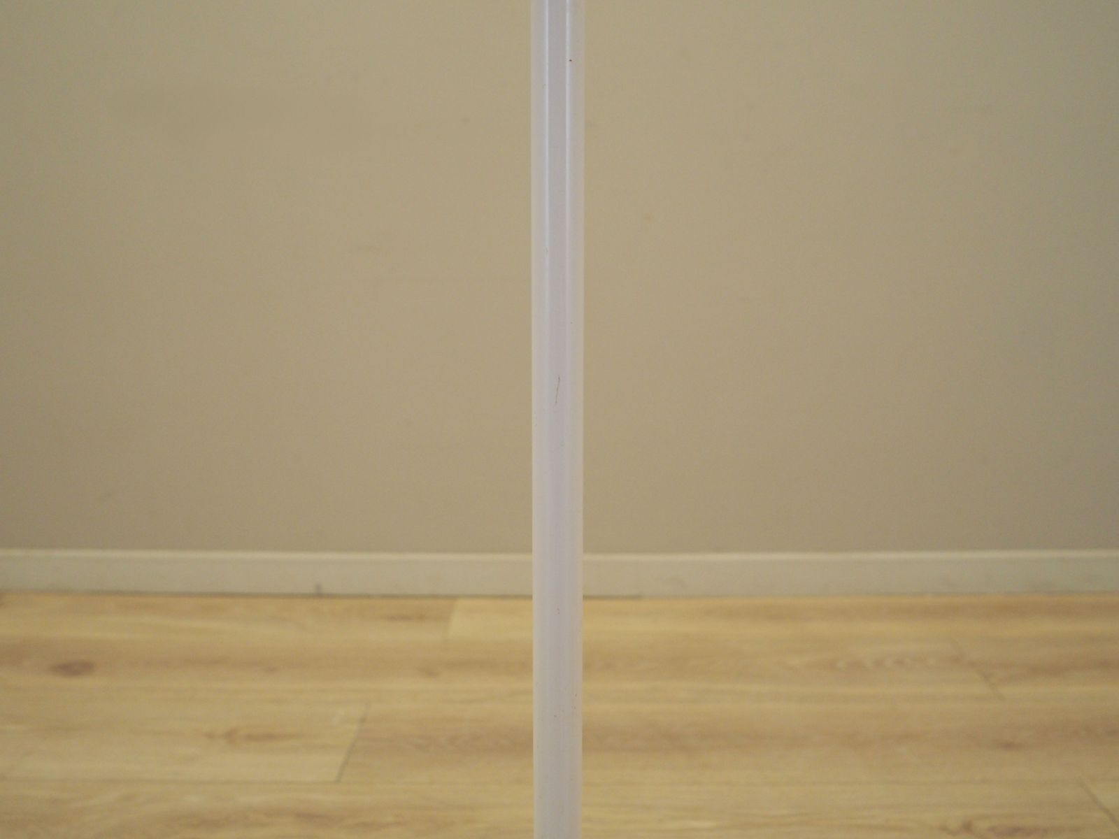 photo furniture Floor Lamp Panthella, Danish Design, 1970s, Manufacturer: Louis Poulsen, Designer: Verner Panton