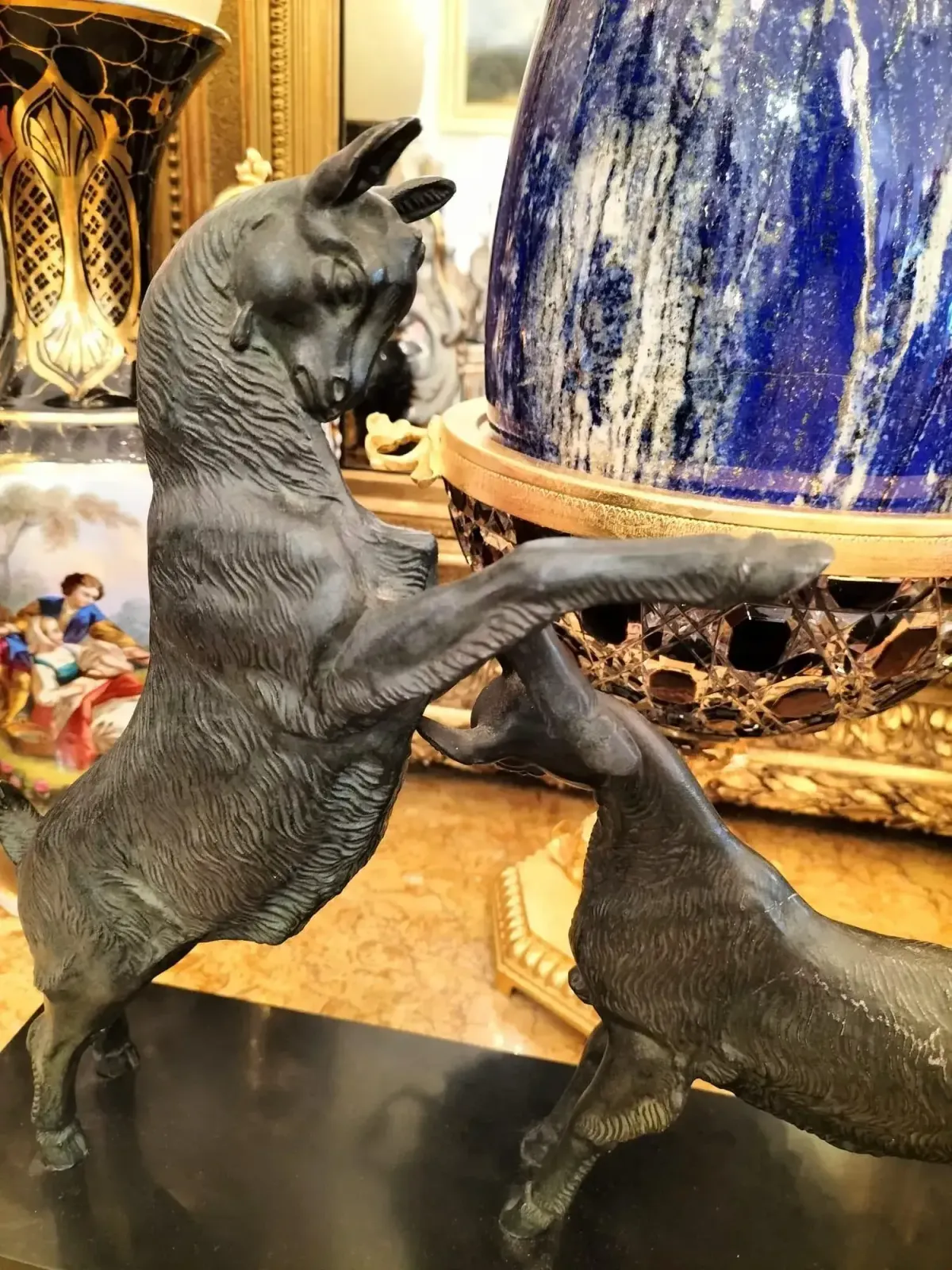 photo vinterior Dynamic Animal Sculpture Of Goats In Bronze, 20th Century