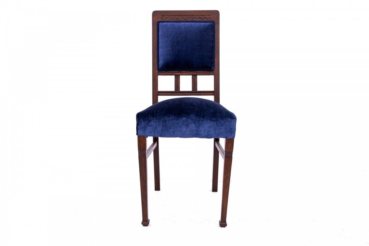 photo vintage Art Nouveau Table With Chairs From The 1930s, Poland. After Renovation.
