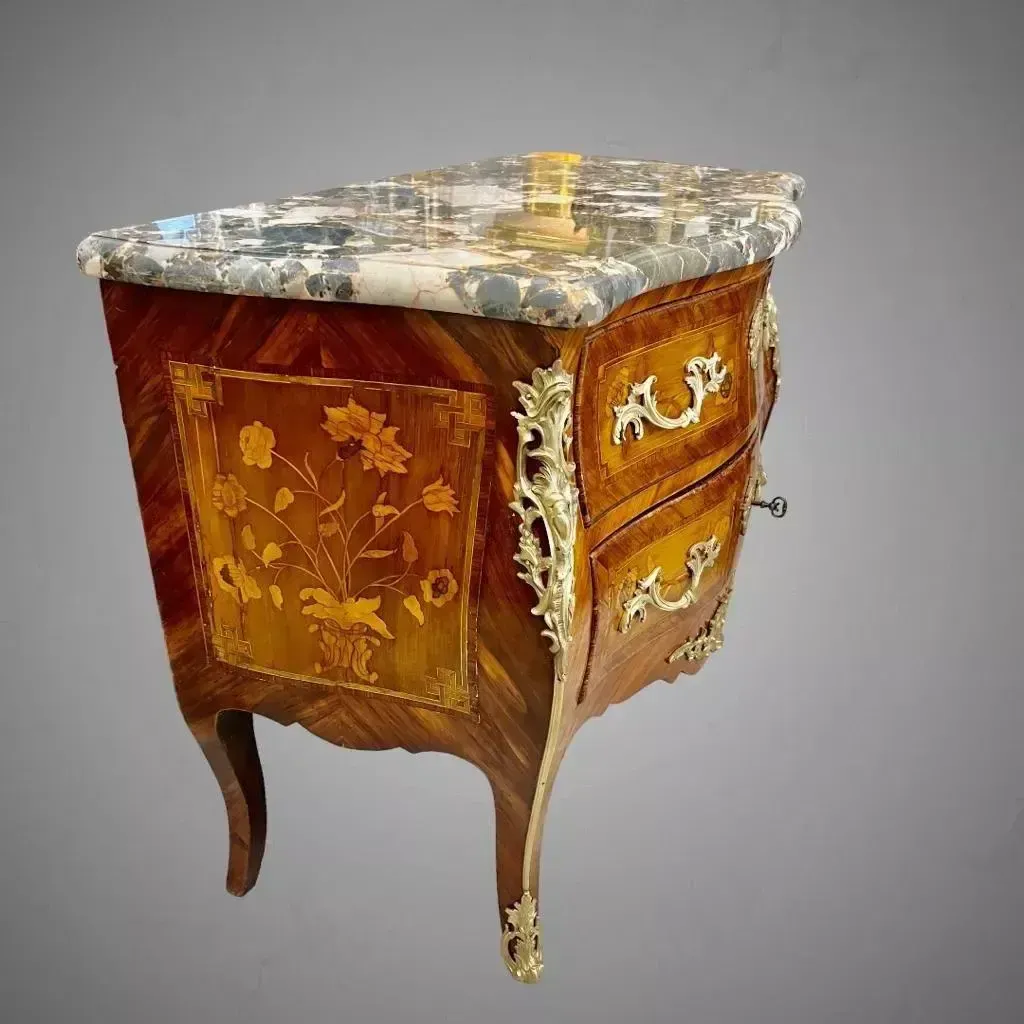 Curved Louis XV Sauteuse Commode In Floral Marquetry, 18th Century photo vinterior