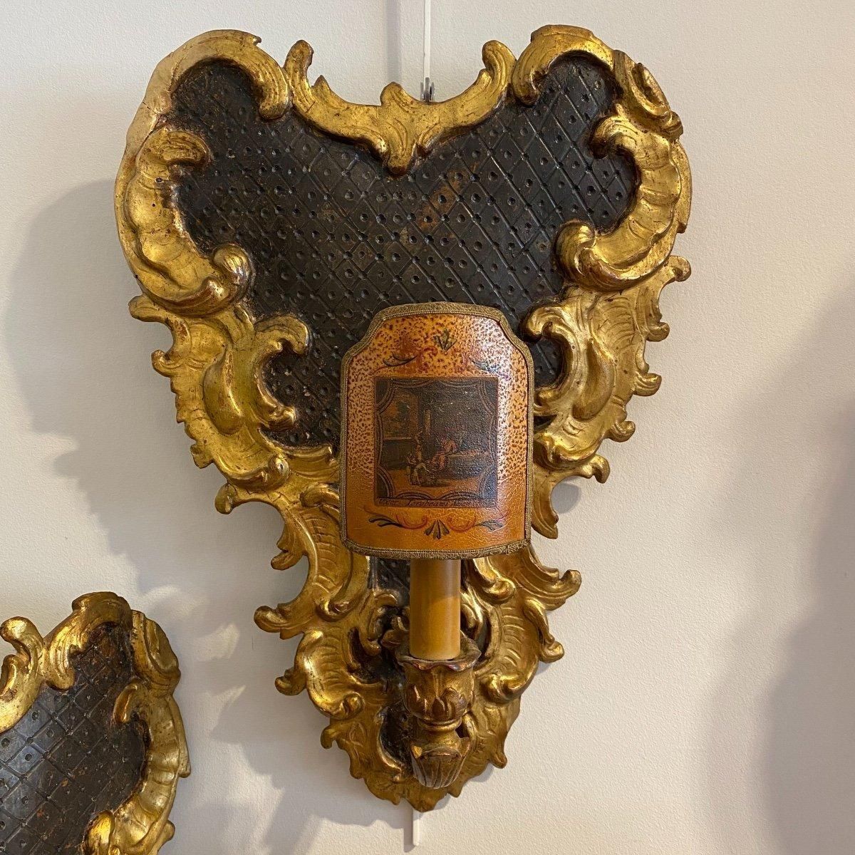 18th Century Pair Of Louis XV Rococo Style Italian Sconces In Gilded Wood photo Lighting