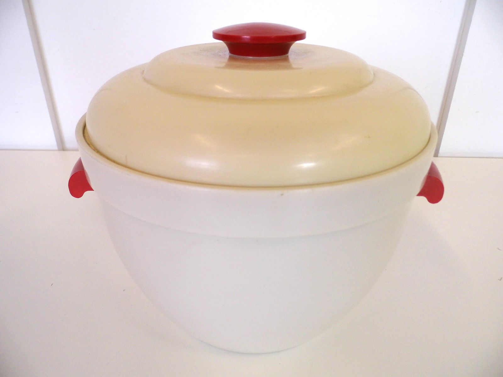 Vintage Art Deco Bakelite Thermos White And Red Bar Ice Bucket Cocktails Ice