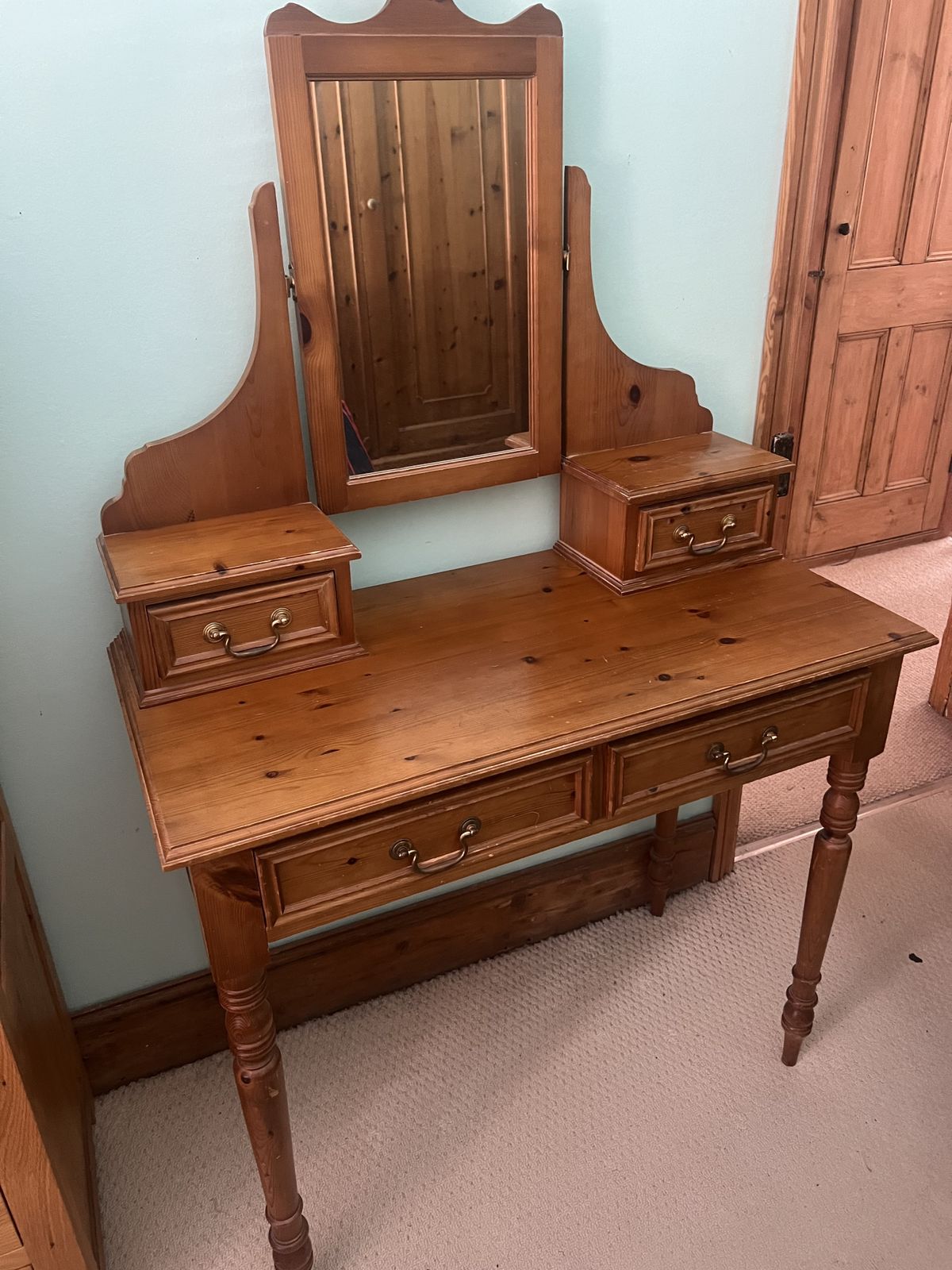 Handbuilt 1980’s Aged Pine Bedroom Set. photo vinterior