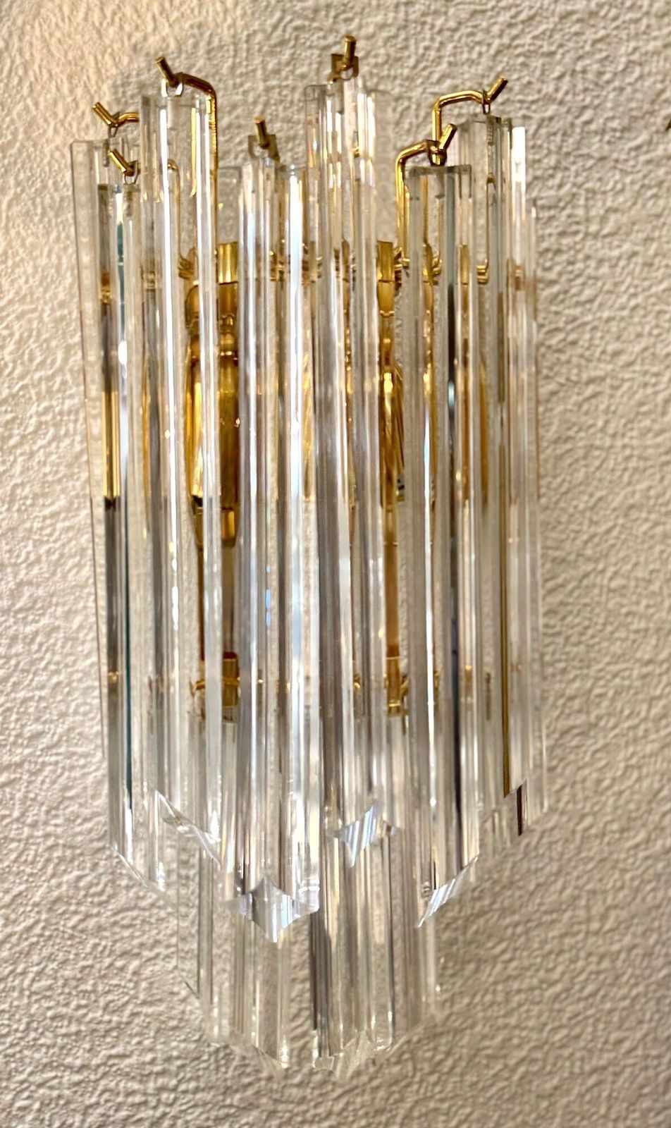 A Pair Of Large 1980s Novorasi Quadriedri Murano Glass And Brass Wall Sconces photo vinterior