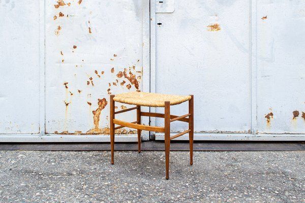 Vintage Italiaanse Houten Kruk Met Rieten Zitting, Jaren 1960