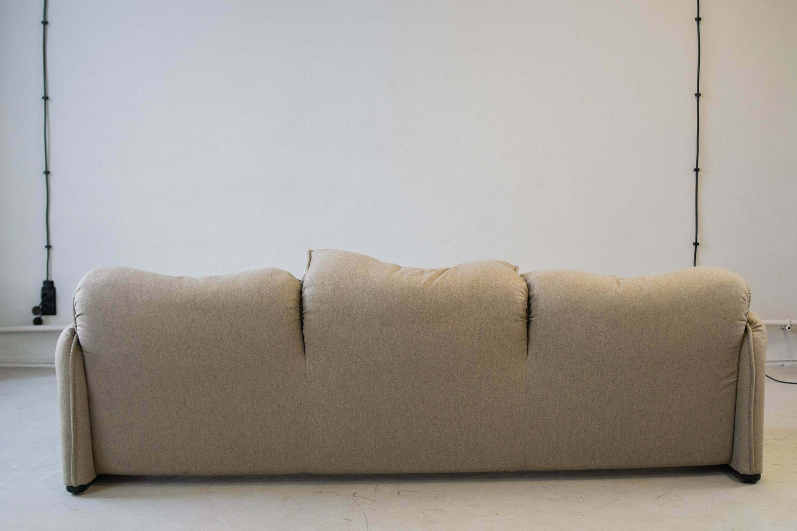 photo furniture Sofa Maralunga By Vico Magistretti For Cassina