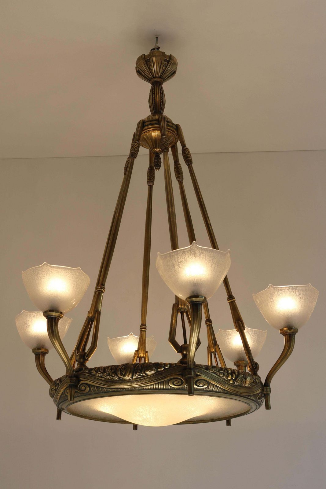 photo vinterior Monumentale Grote Art Deco Hanglamp Van Maurice Dufrene & Daum Nancy, 1920, Brons