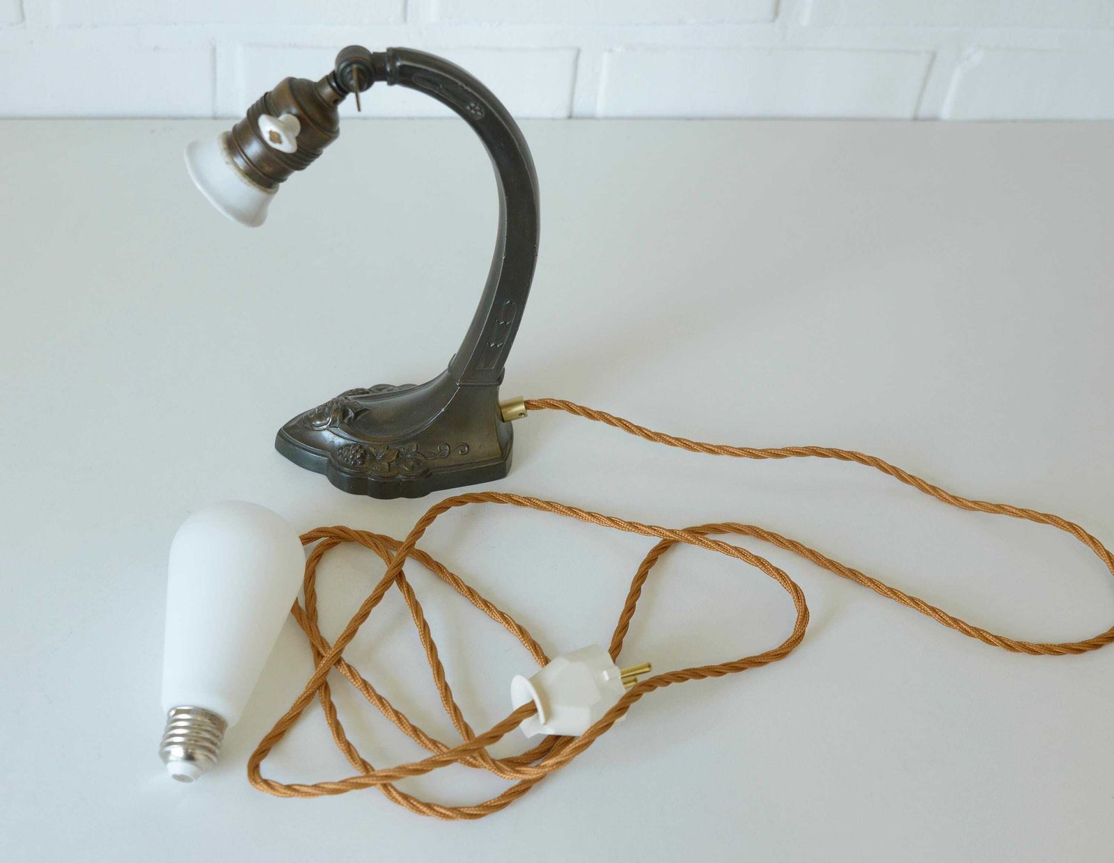 Antique Desk Lamp / Original Art Nouveau Table Light / Brass Bedside Lighting / Austria 1920's   1930's photo vinterior