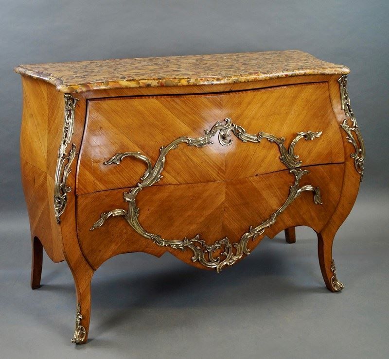 A 19th Century French Sabicu Bombe Commode photo vinterior