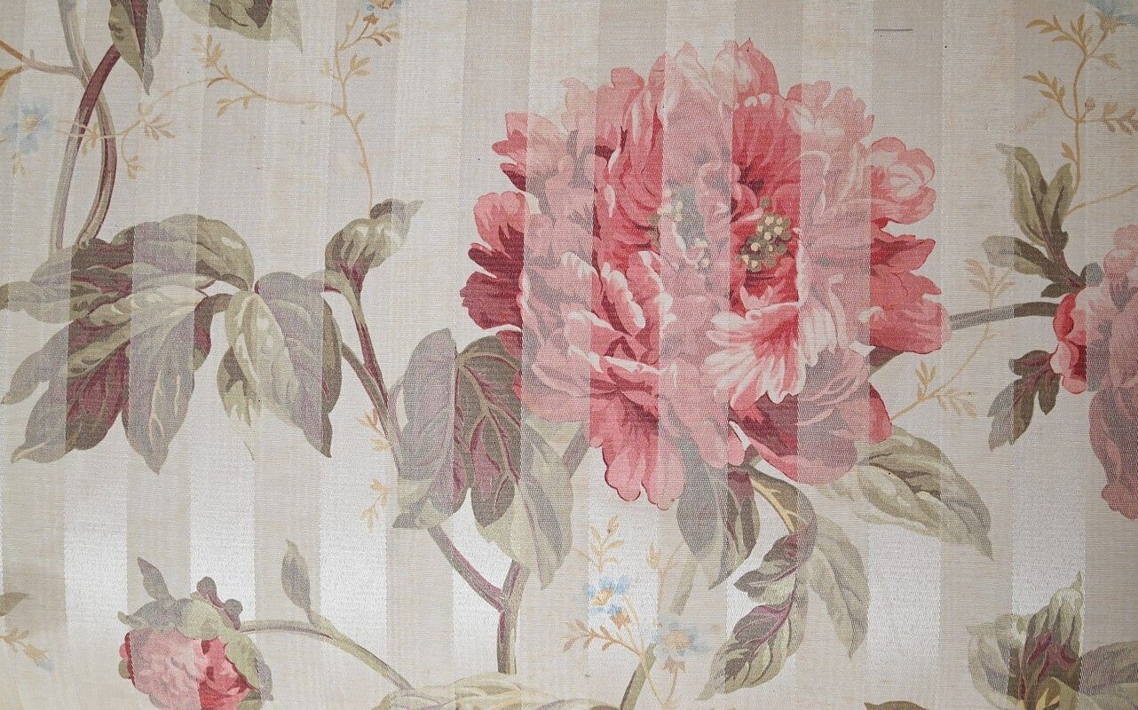photo buy Louis XVI Style Living Room With Benches And Armchairs – 2nd Part Of The 20th Century