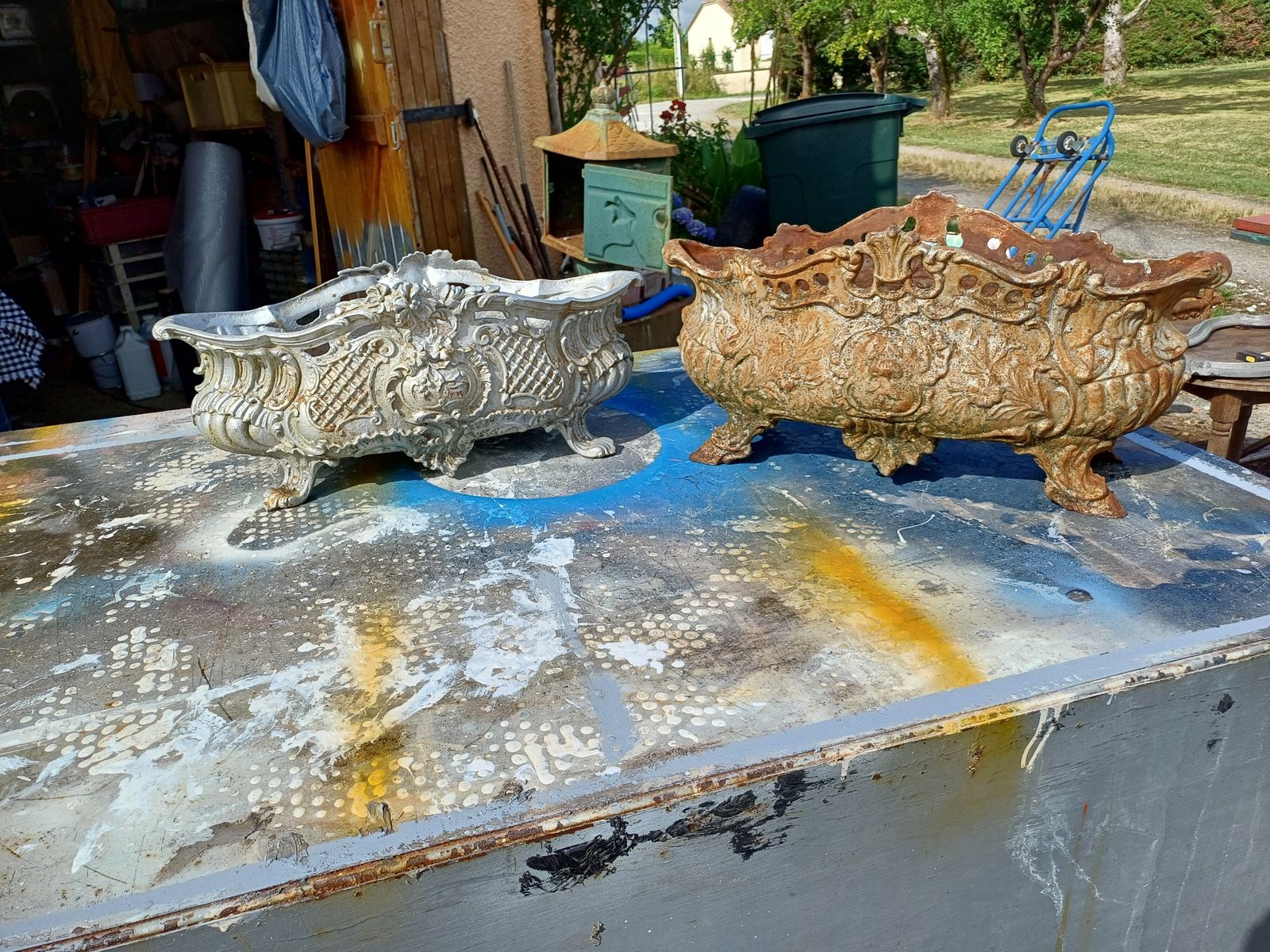 297.0 Pair Of 1900 Cast Iron Planters From Charleville Mézières In Rocaille Style photo