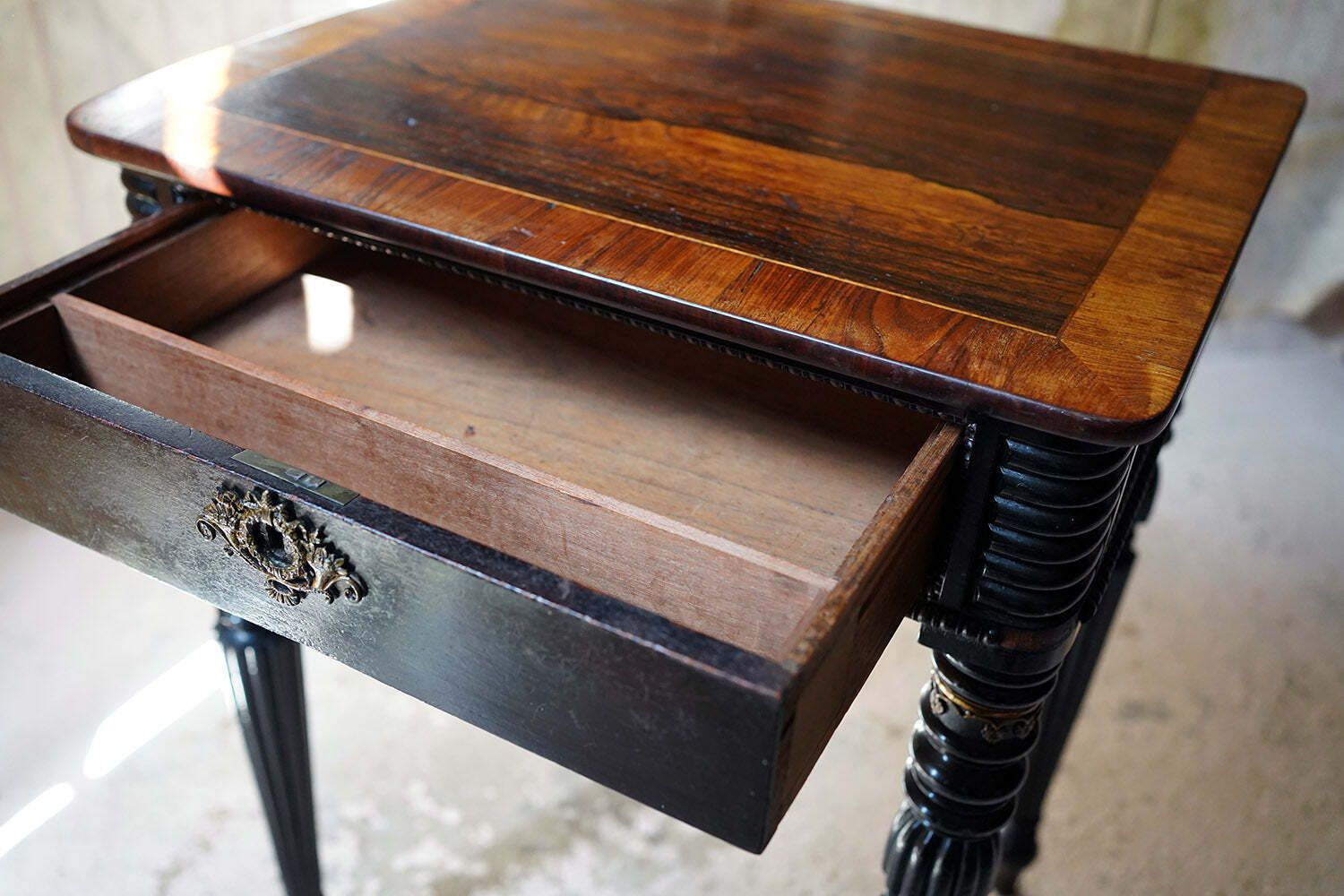 photo furniture A Fine Late Regency/William IV Period Rosewood & Ebonised Side Table C.1825 35