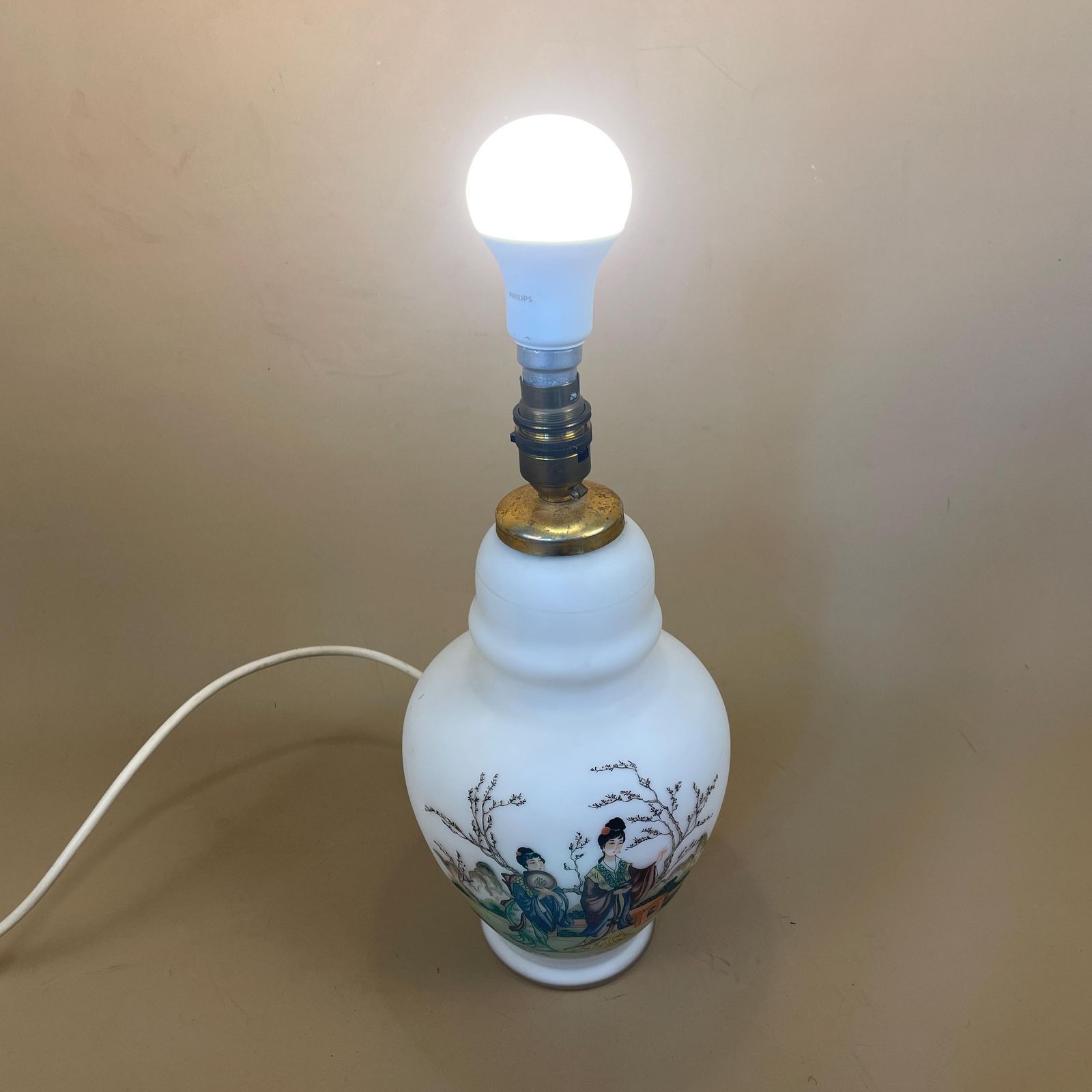Vintage Oriental Antique Fine Glass Lamp Light Bedside Table Hand Painted White Asian Vase Vintage Brass Metal Gold Geisha Japanese photo vintage