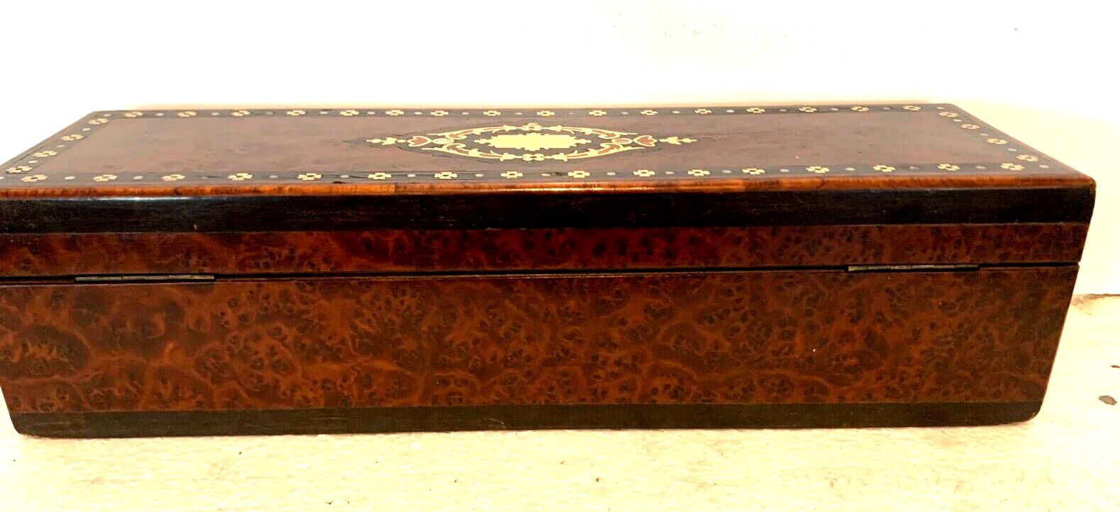 photo for sale Boite A Gant En Loupe De Thuya Napoléon III Marqueterie Boulle XIX Siècle