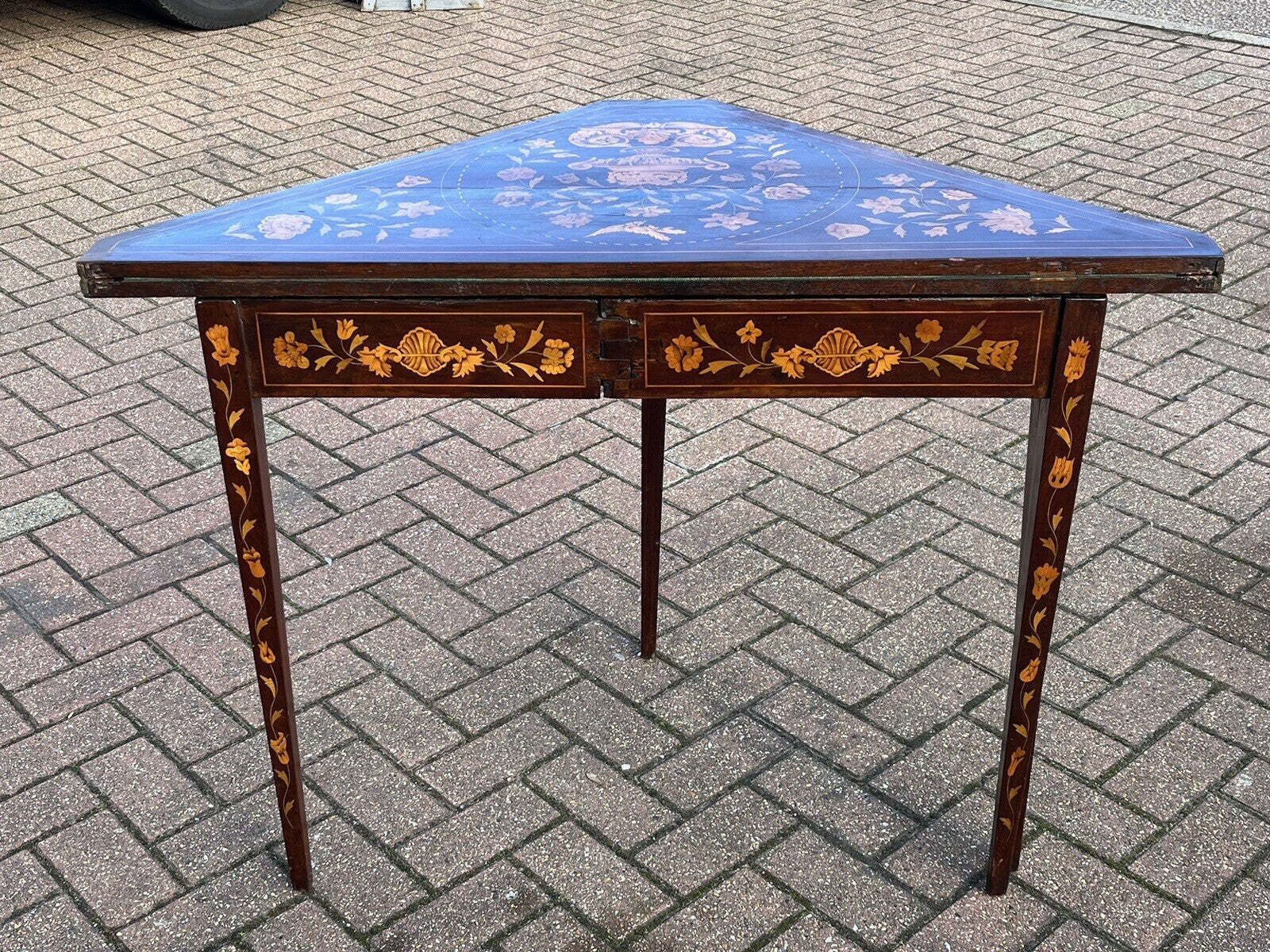 photo vinterior 18thc Dutch Marquetry Games Table With Fold Over Lid & Card Playing Area