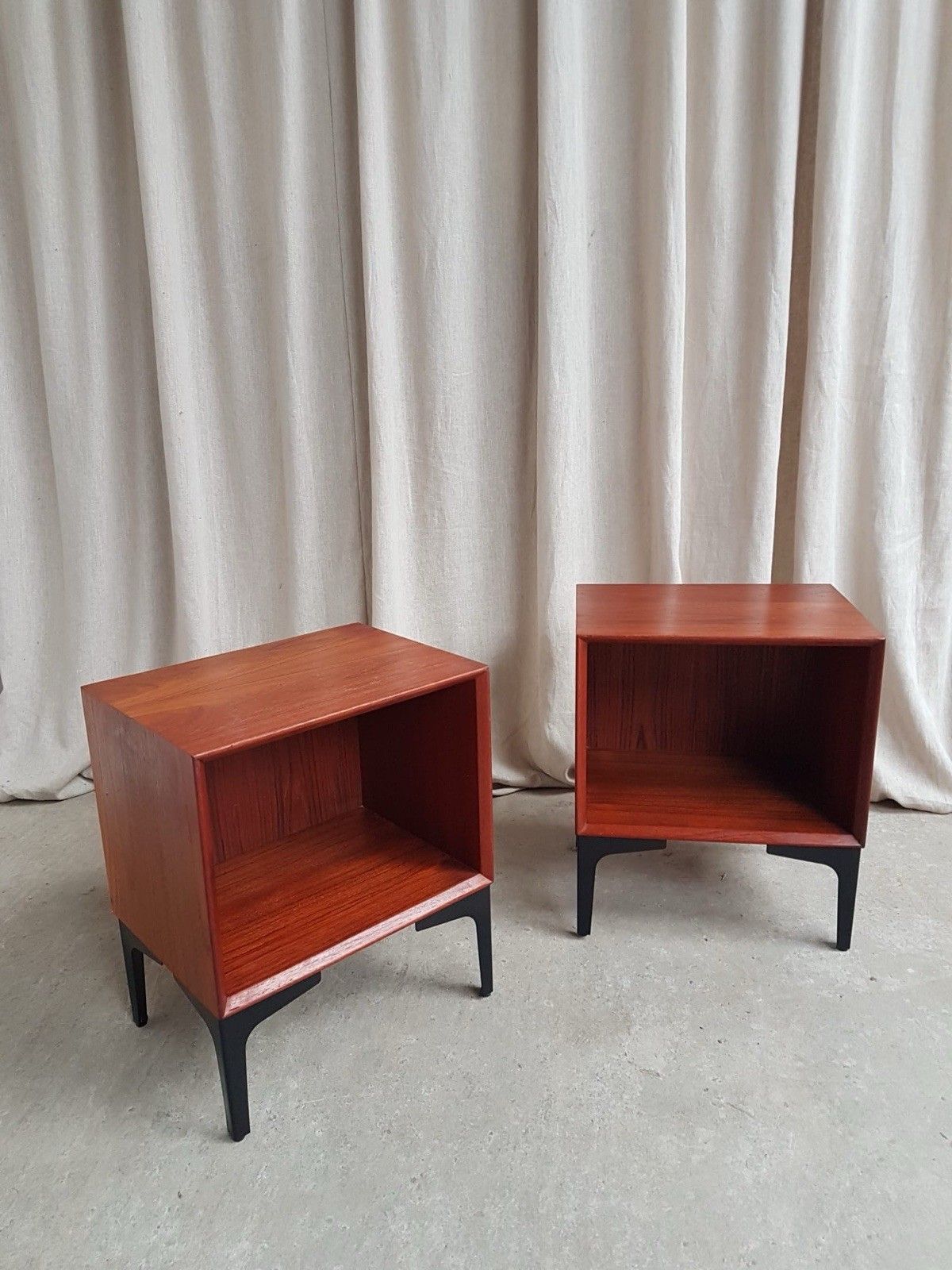 photo furniture Vtg Pair Of Danish Teak Mid Century Bedside Tables Nightstands Retro Scandi R896