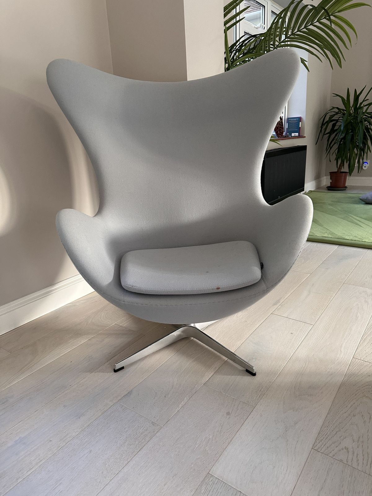 Arne Jacobsen Egg Chair – Original Fritz Hansen – Christianshavn Fabric (1170 Light Grey photo Furniture
