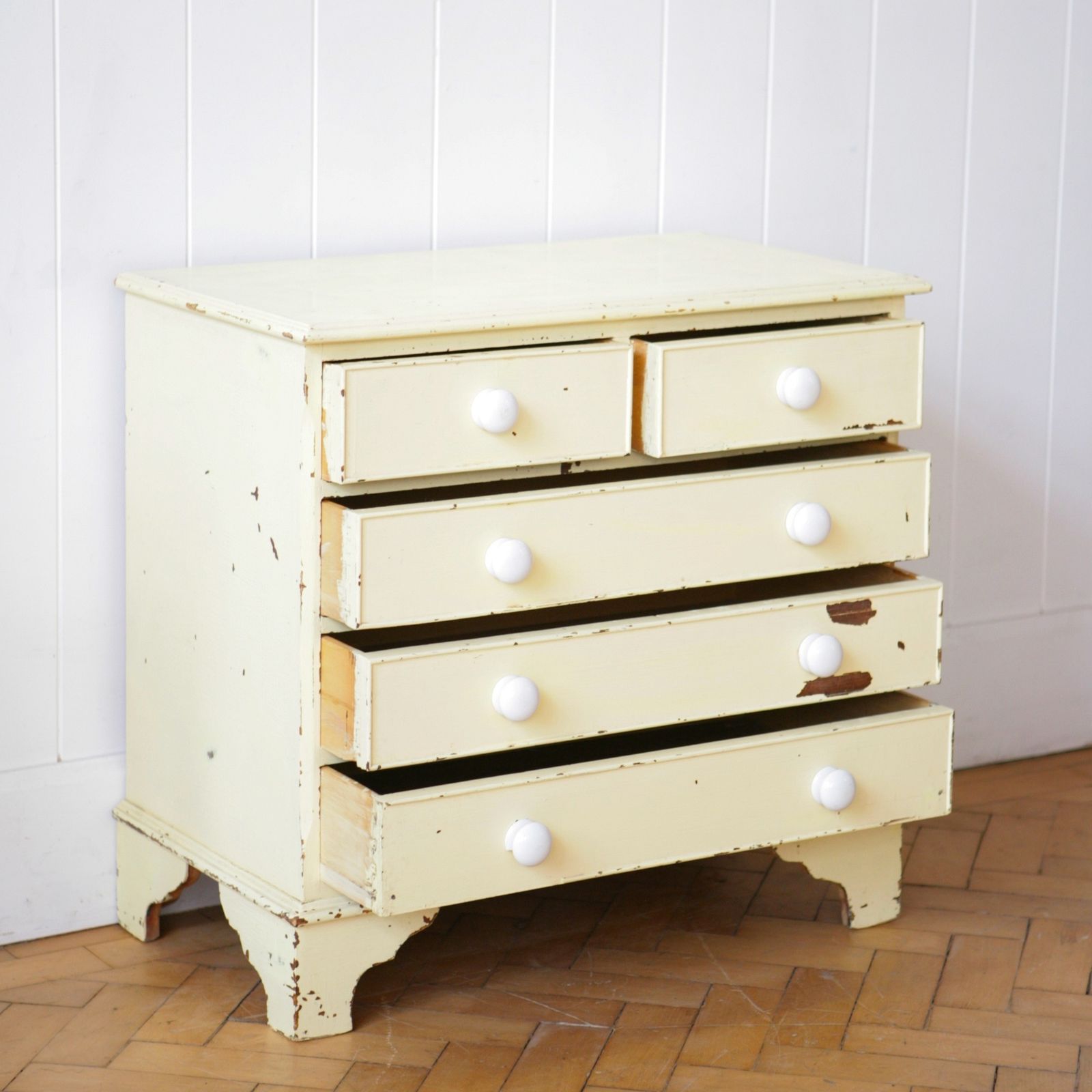 Small Painted Pine Chest Of Drawers. photo vinterior