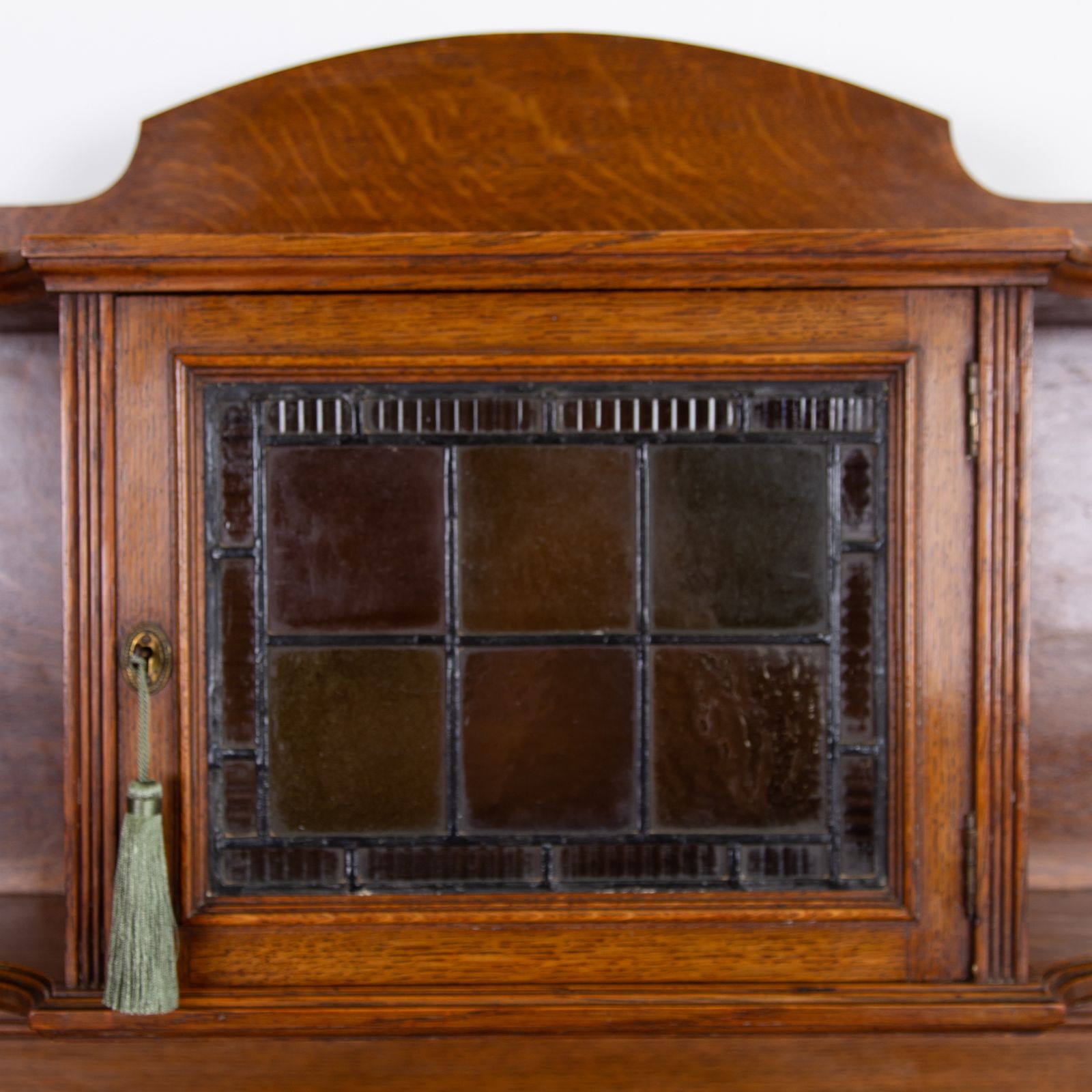 photo vintage English Arts And Crafts Oak Cabinet 1910