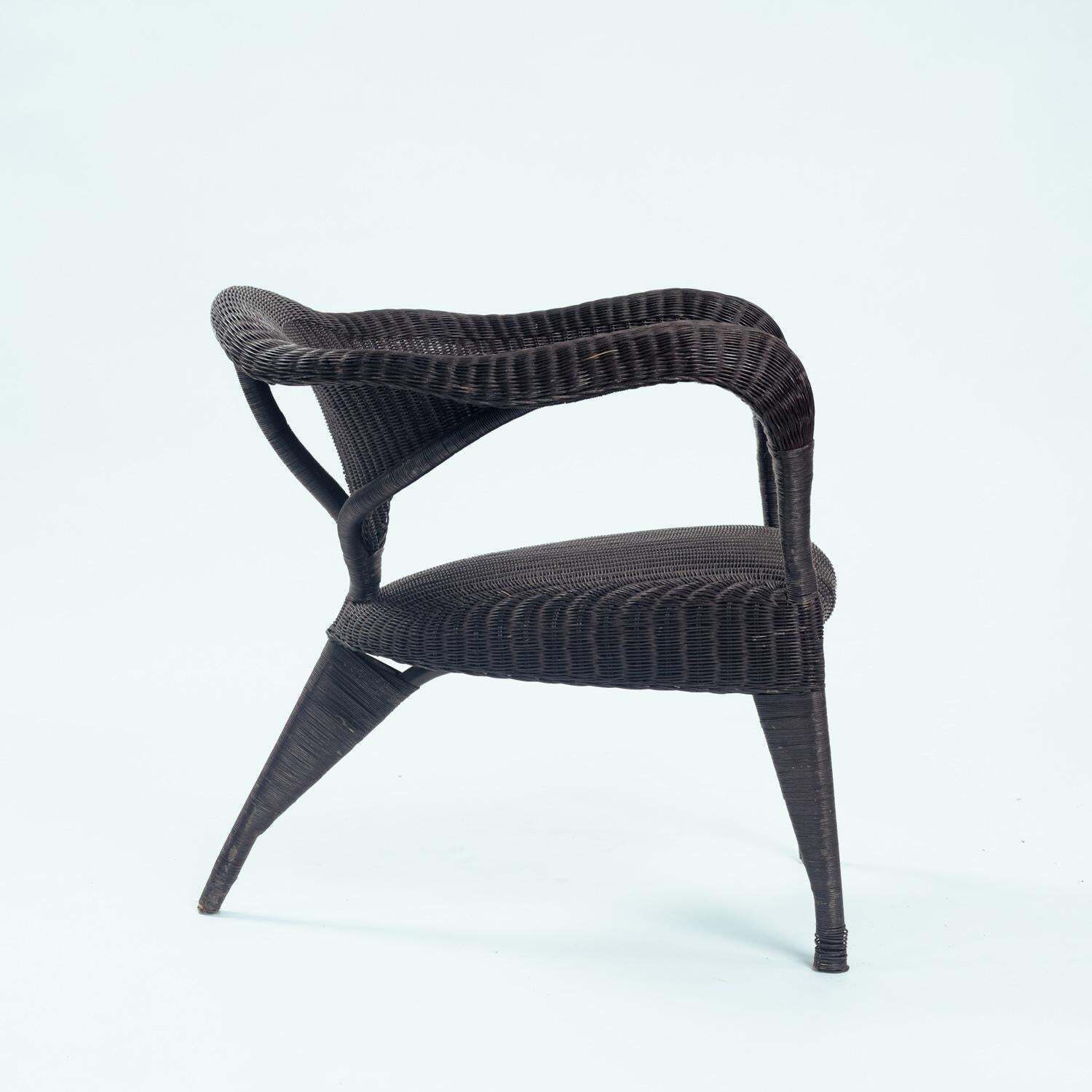 photo furniture Scultural Organic Tripod Rattan Armchair, 2, 1980s