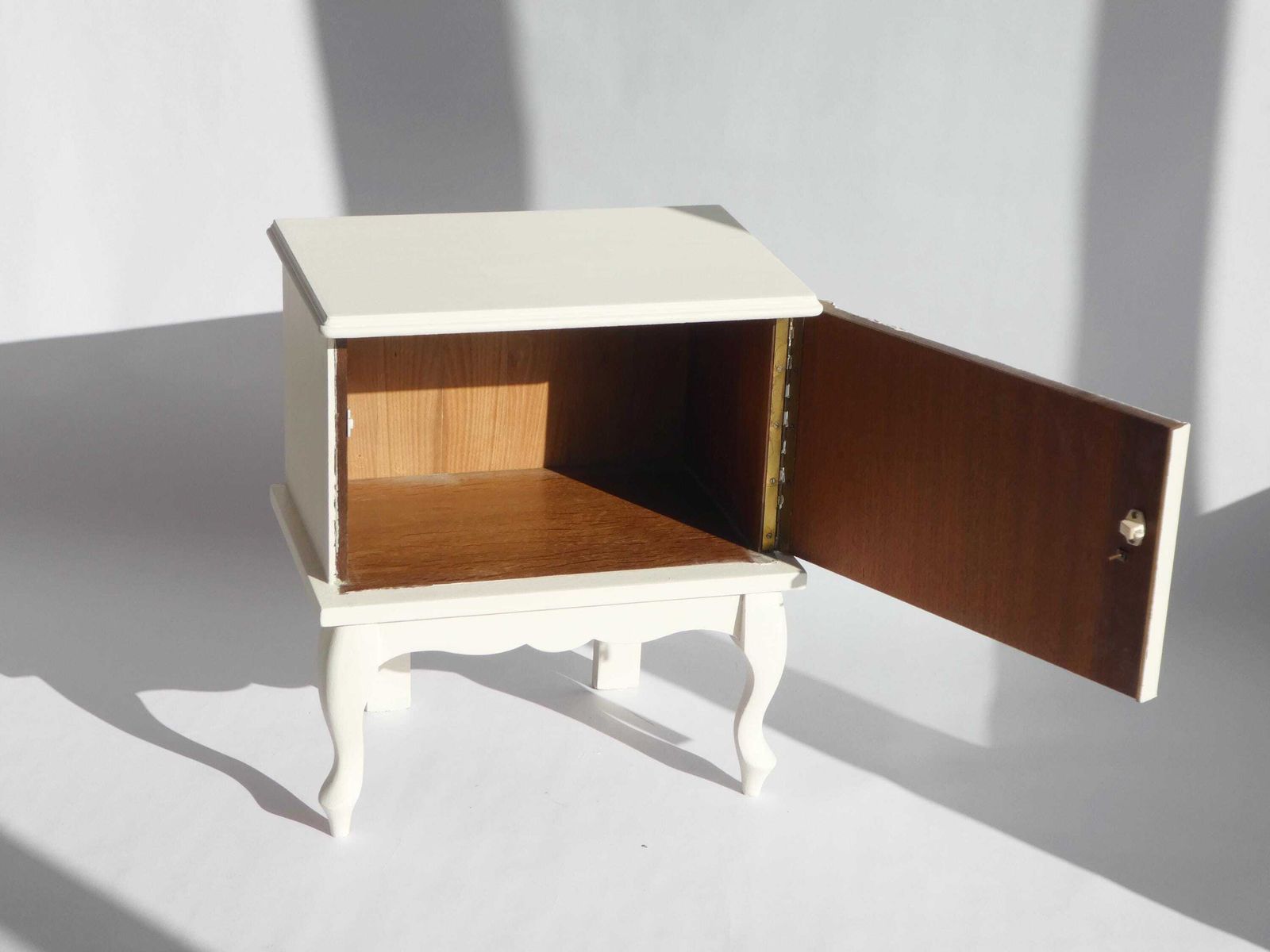 photo furniture Vintage Queen Ann Wooden Nightstand In Off White Colour, Shabby Chic Bedside Table, Side Table, Farmhouse Decor