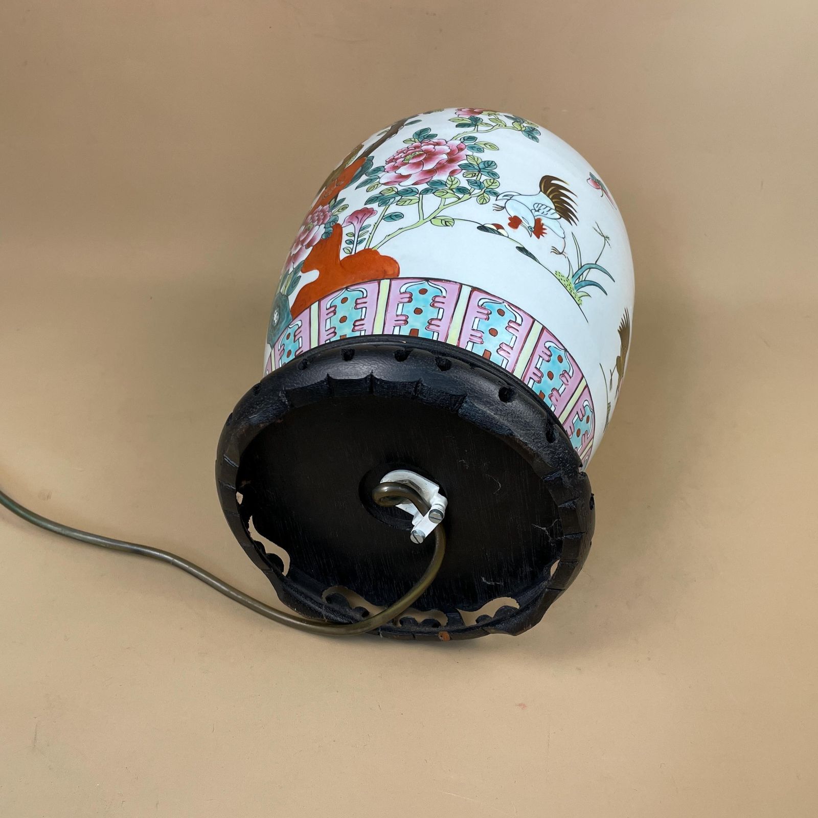 Vintage Ceramic Lamp Light Bedside Table Hand Painted Roaster Floral Design Pattern Wood Base Oriental Chinese Vase White Antique Brass photo buy