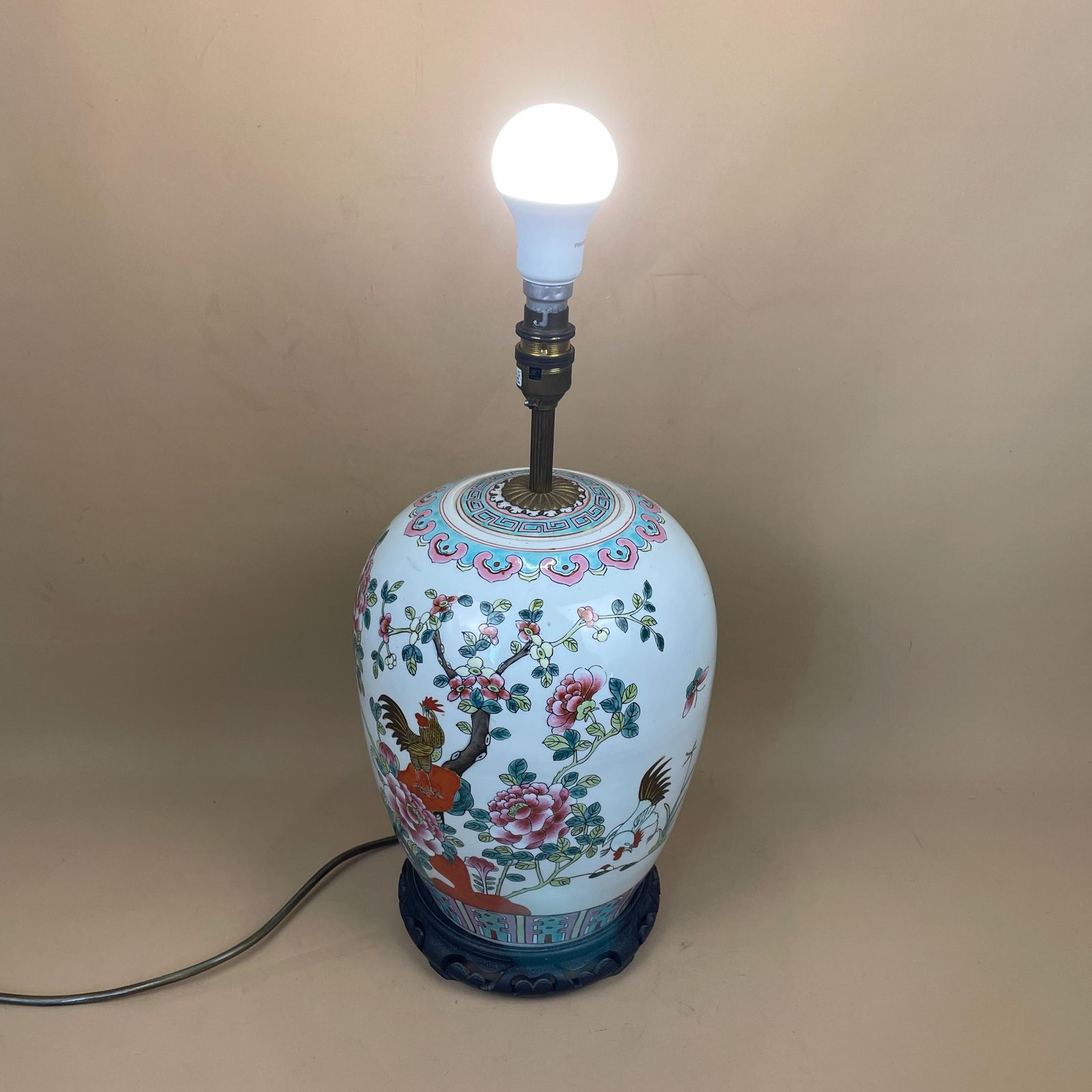 Vintage Ceramic Lamp Light Bedside Table Hand Painted Roaster Floral Design Pattern Wood Base Oriental Chinese Vase White Antique Brass photo vintage